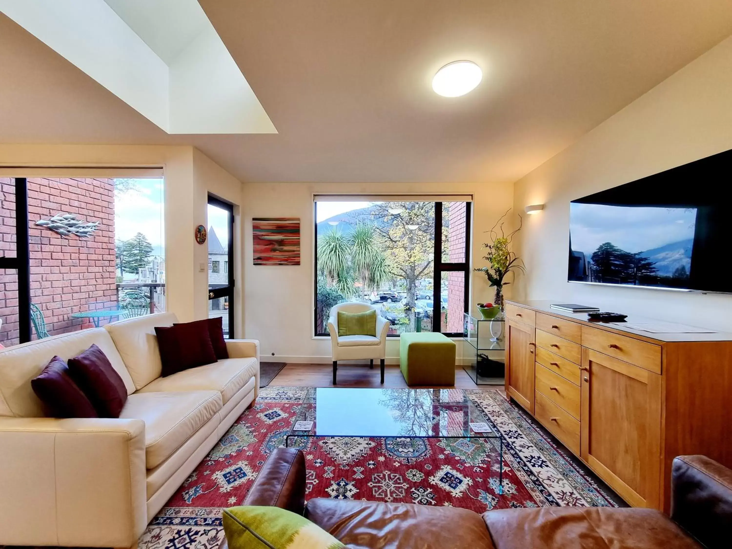 Living room, Seating Area in St James Apartments