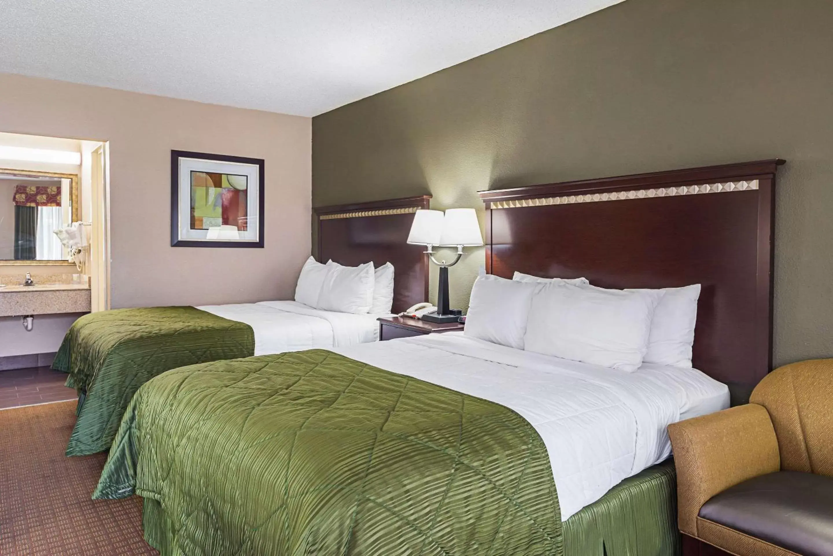 Photo of the whole room, Bed in Quality Inn & Suites Greenville - Haywood Mall