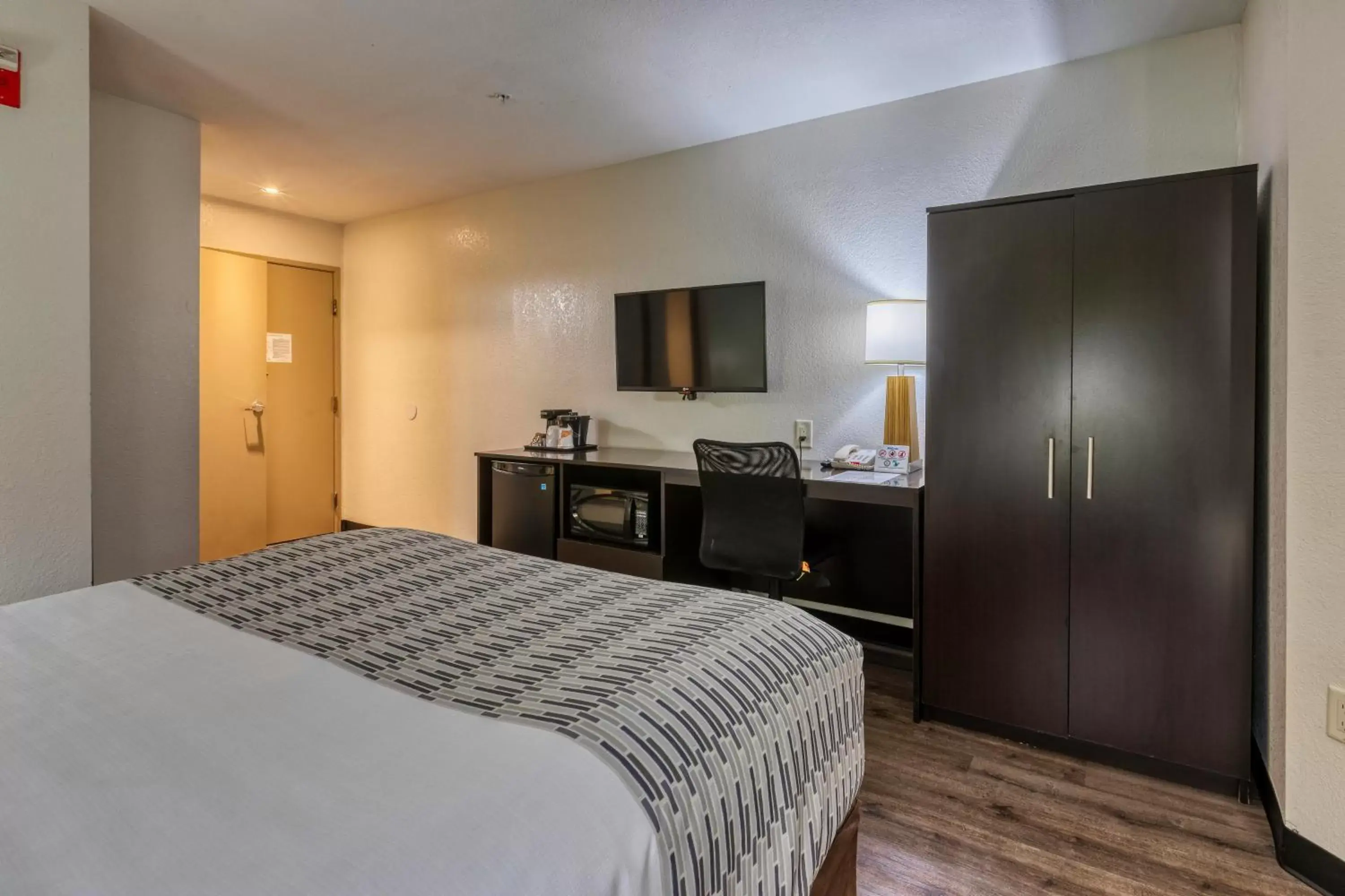 Bedroom, Bed in Surestay Plus Hotel by Best Western Superstition Springs