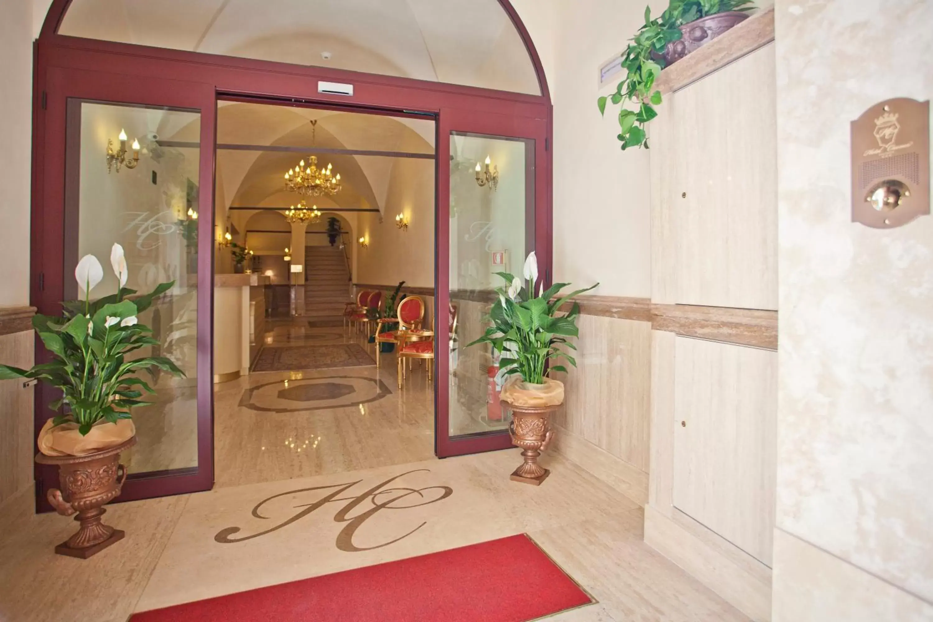 Facade/entrance in Hotel Cavour