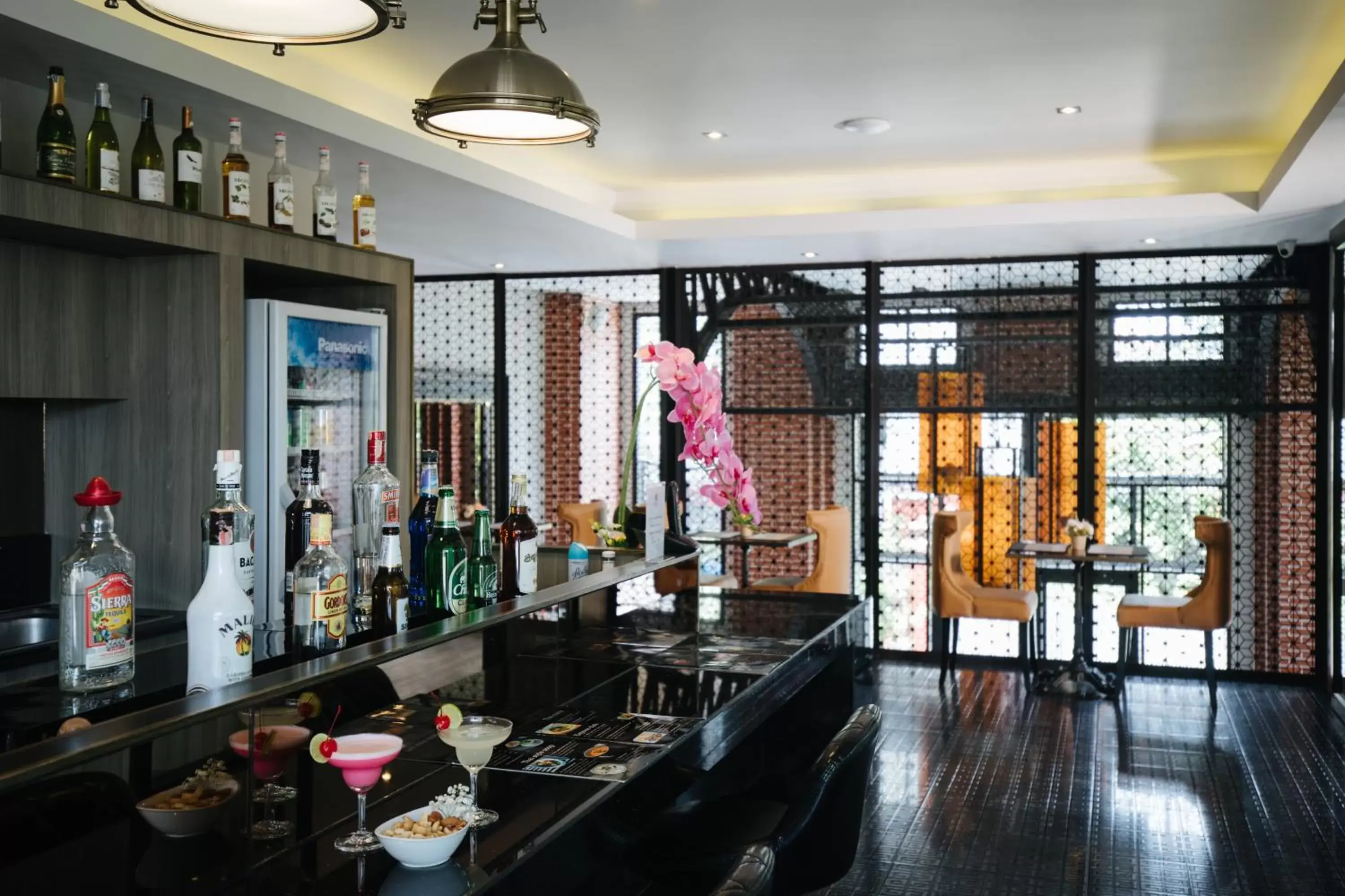 Lounge or bar, Restaurant/Places to Eat in De Chai the Deco Chiang Mai - SHA Plus