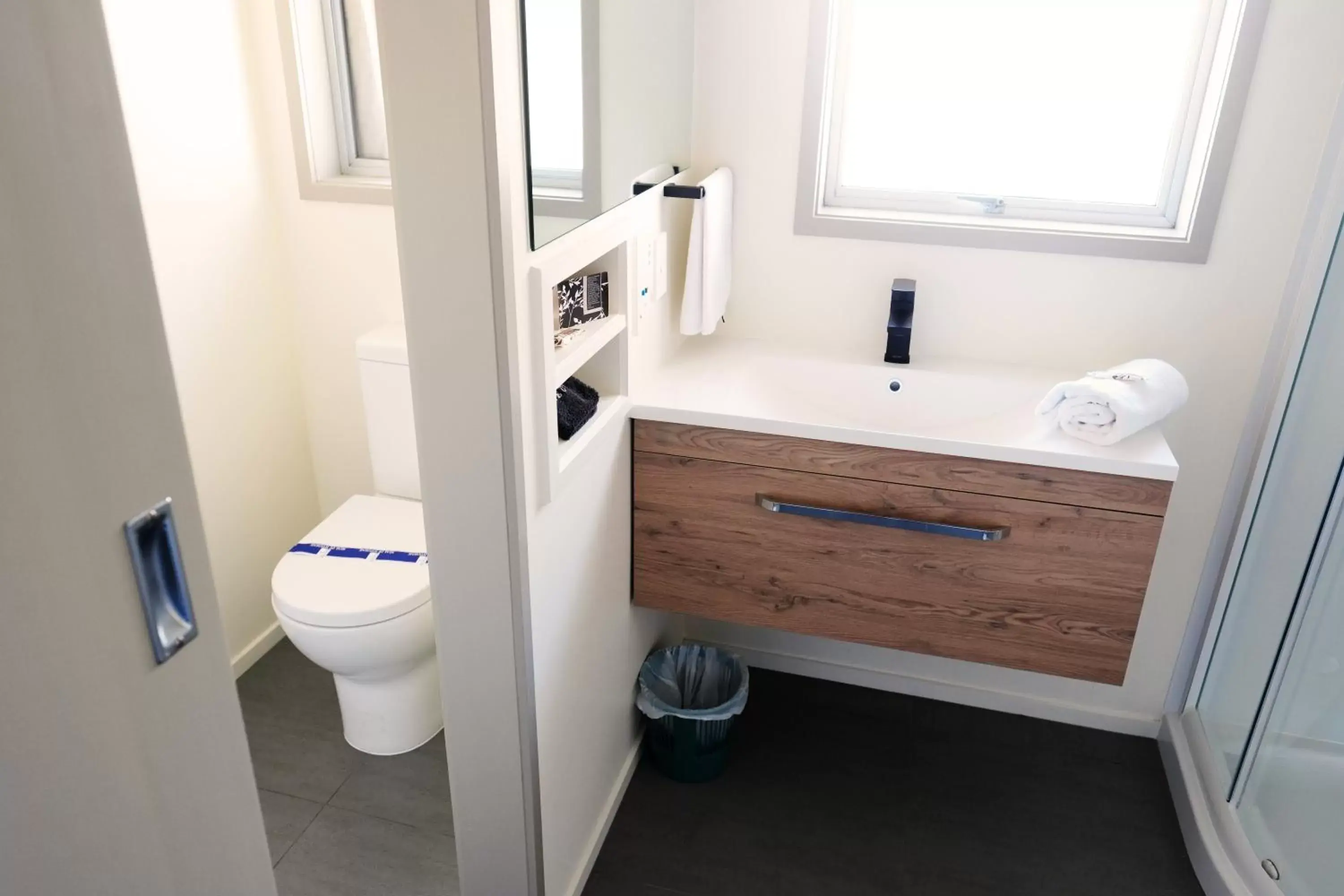 Toilet, Bathroom in Tairua Shores Motel