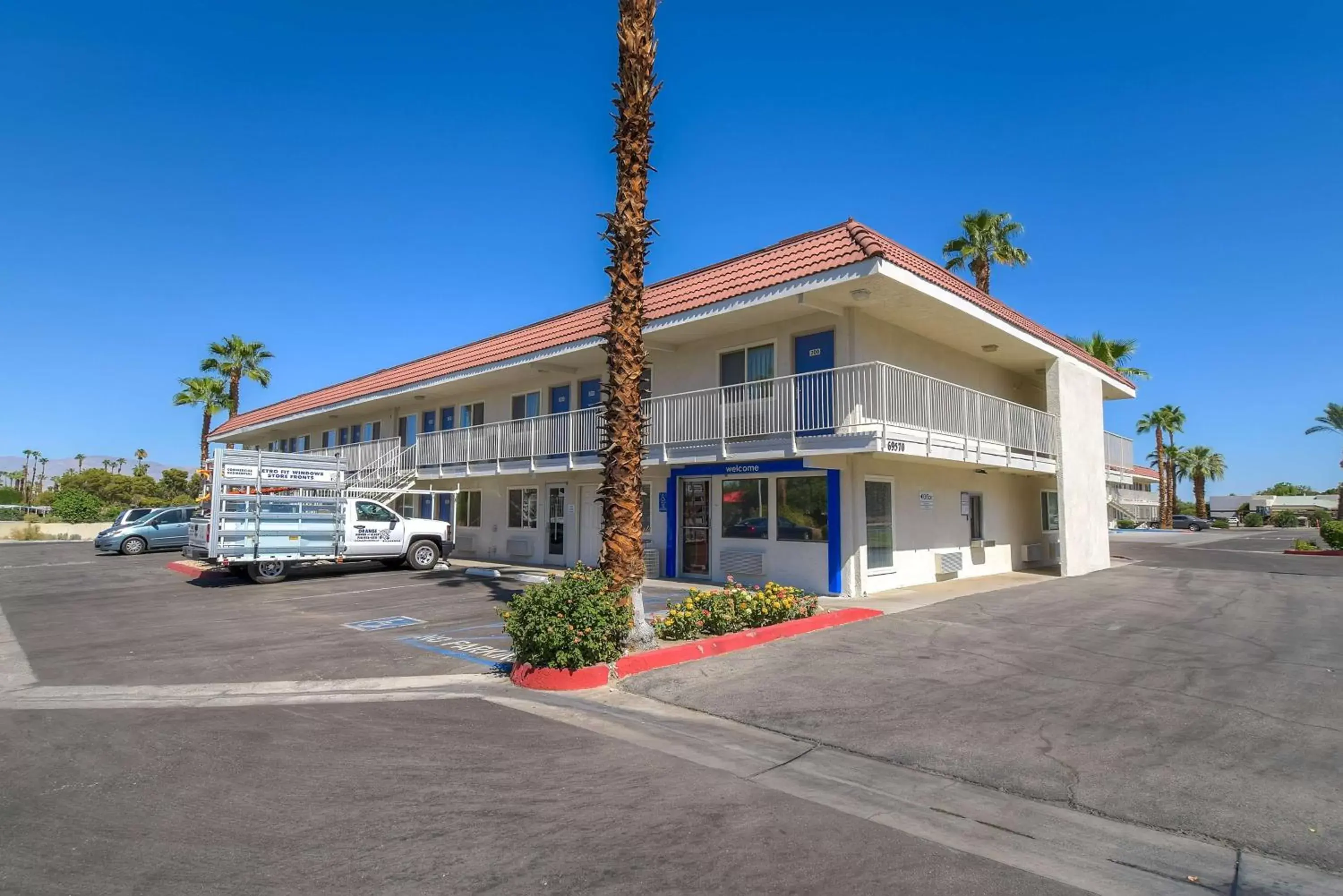 Property building in Motel 6-Rancho Mirage, CA - Palm Springs Property building in Motel 6-Rancho Mirage, CA - Palm Springs