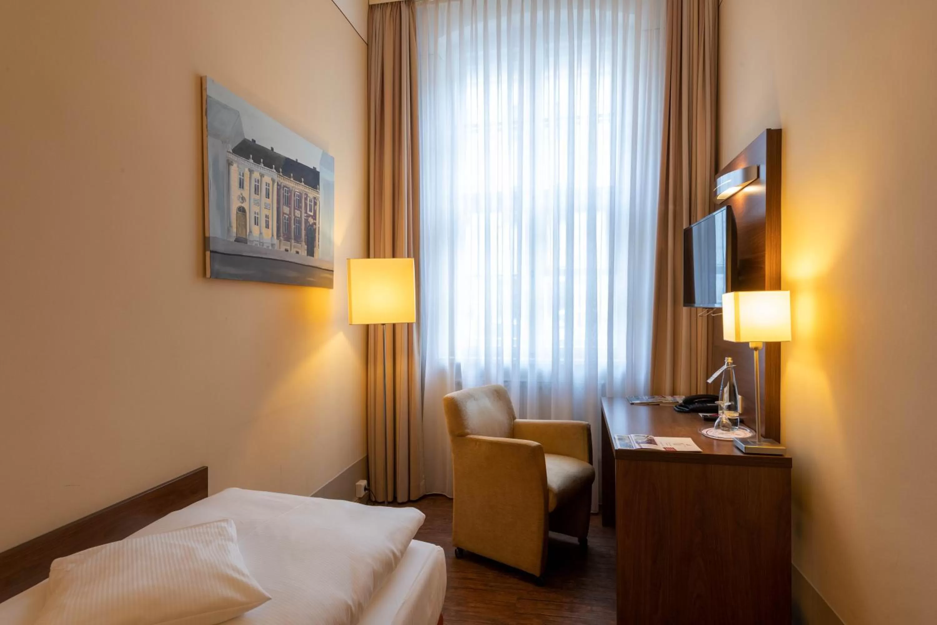 TV and multimedia, Bed in Hotel am Großen Waisenhaus