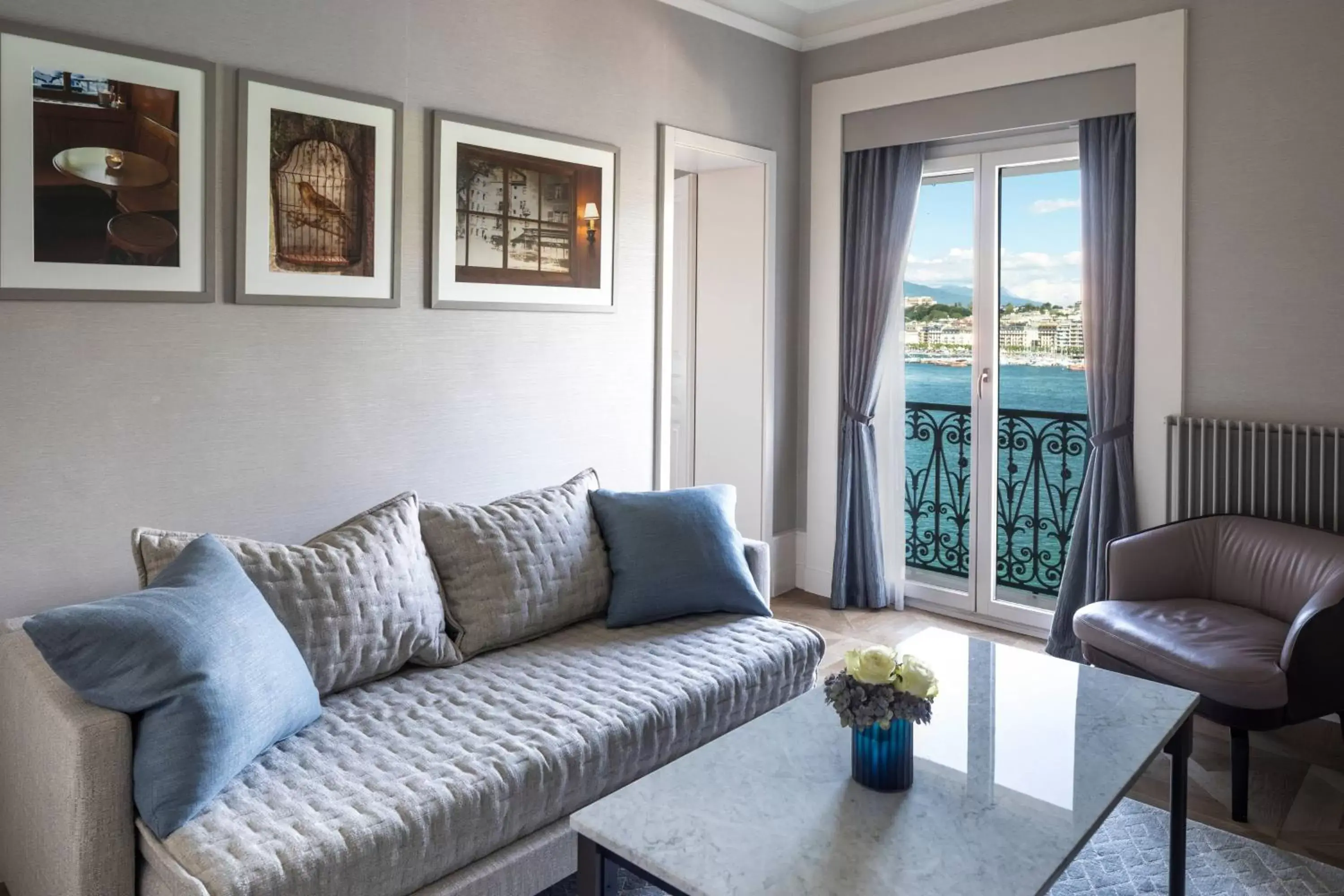 Living room, Seating Area in The Ritz-Carlton Hotel de la Paix, Geneva