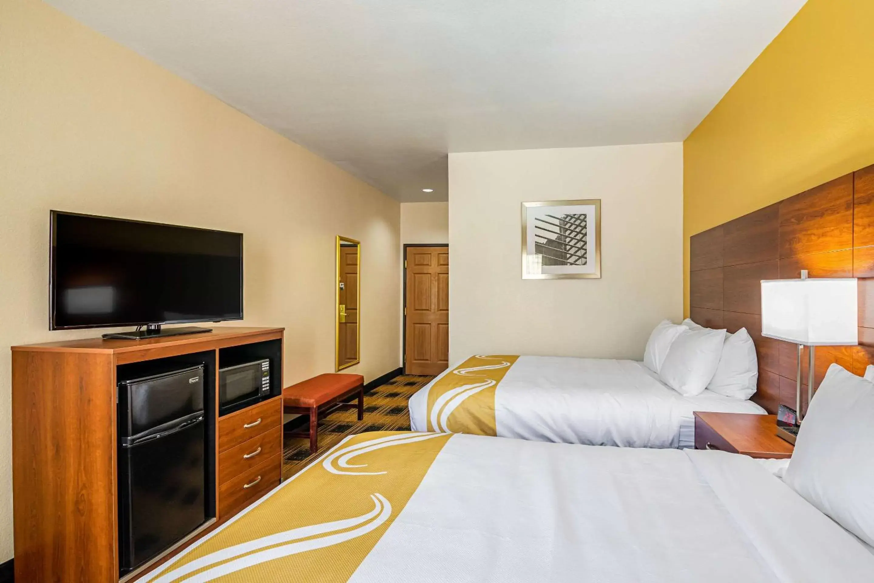 Photo of the whole room, Bed in Quality Inn & Suites