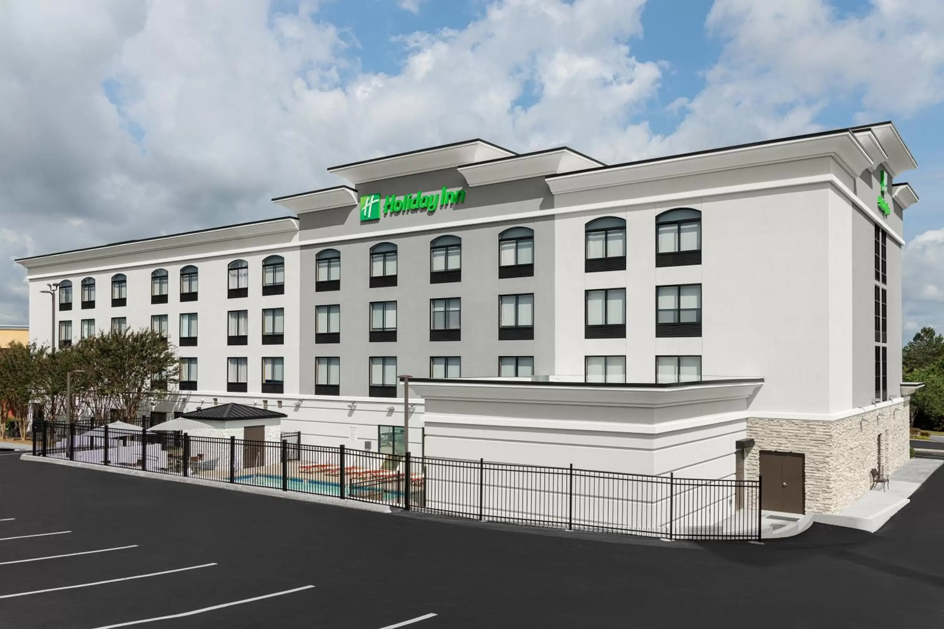 Swimming pool, Property Building in Holiday Inn Cleveland, an IHG Hotel