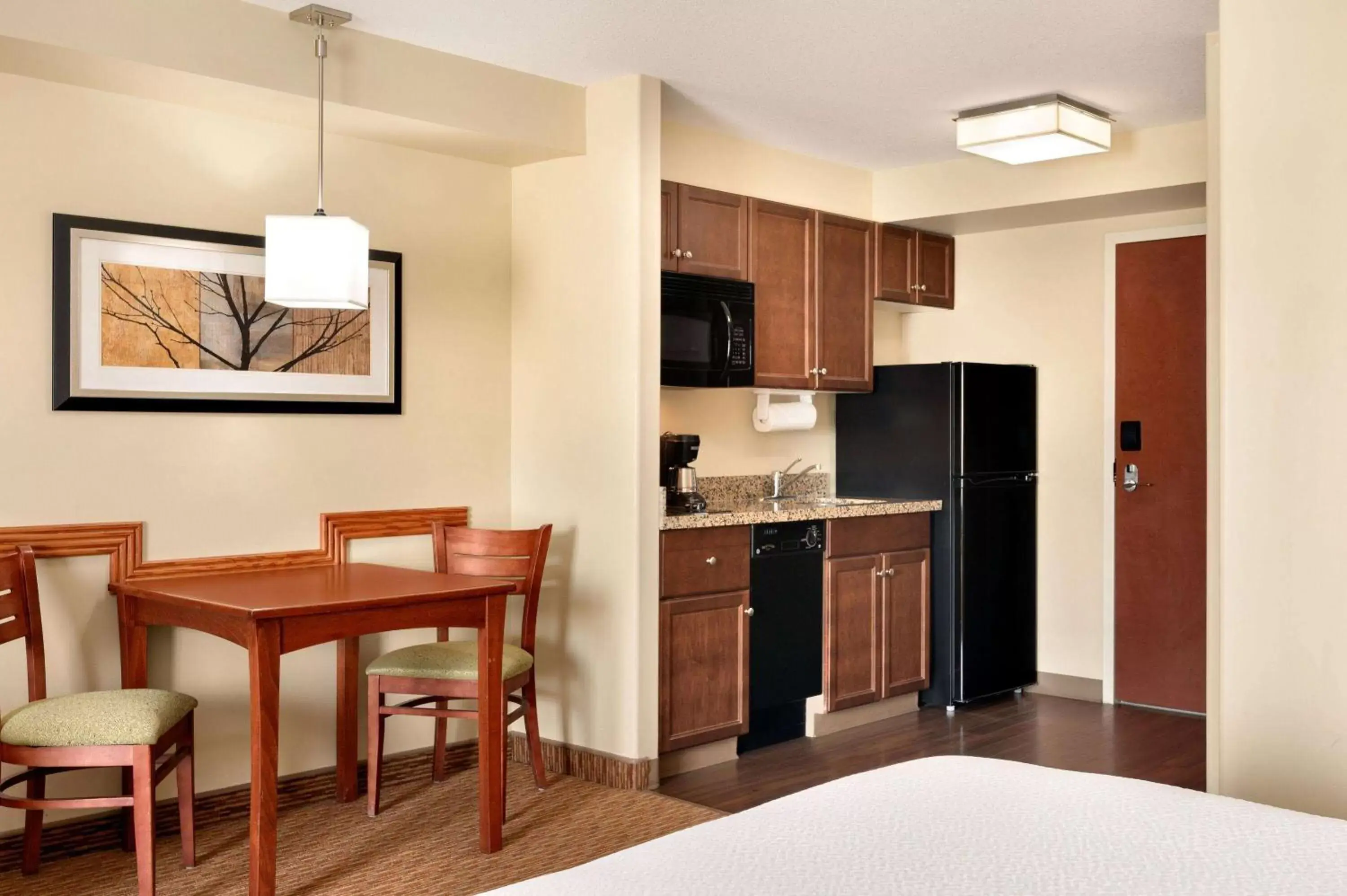 Bed, Kitchen/Kitchenette in Days Inn & Suites by Wyndham Sherwood Park Edmonton