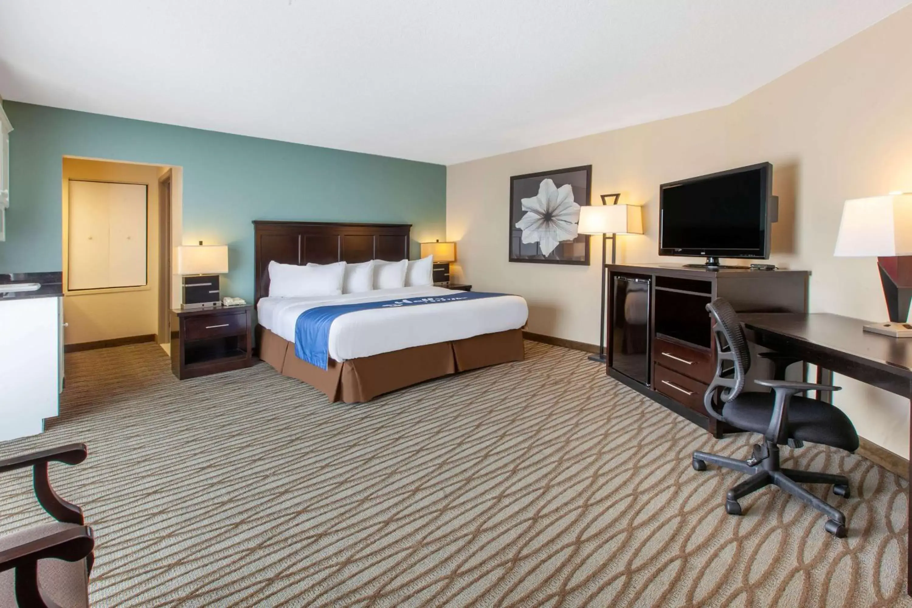 Bed in Days Inn by Wyndham Petoskey Bed in Days Inn by Wyndham Petoskey