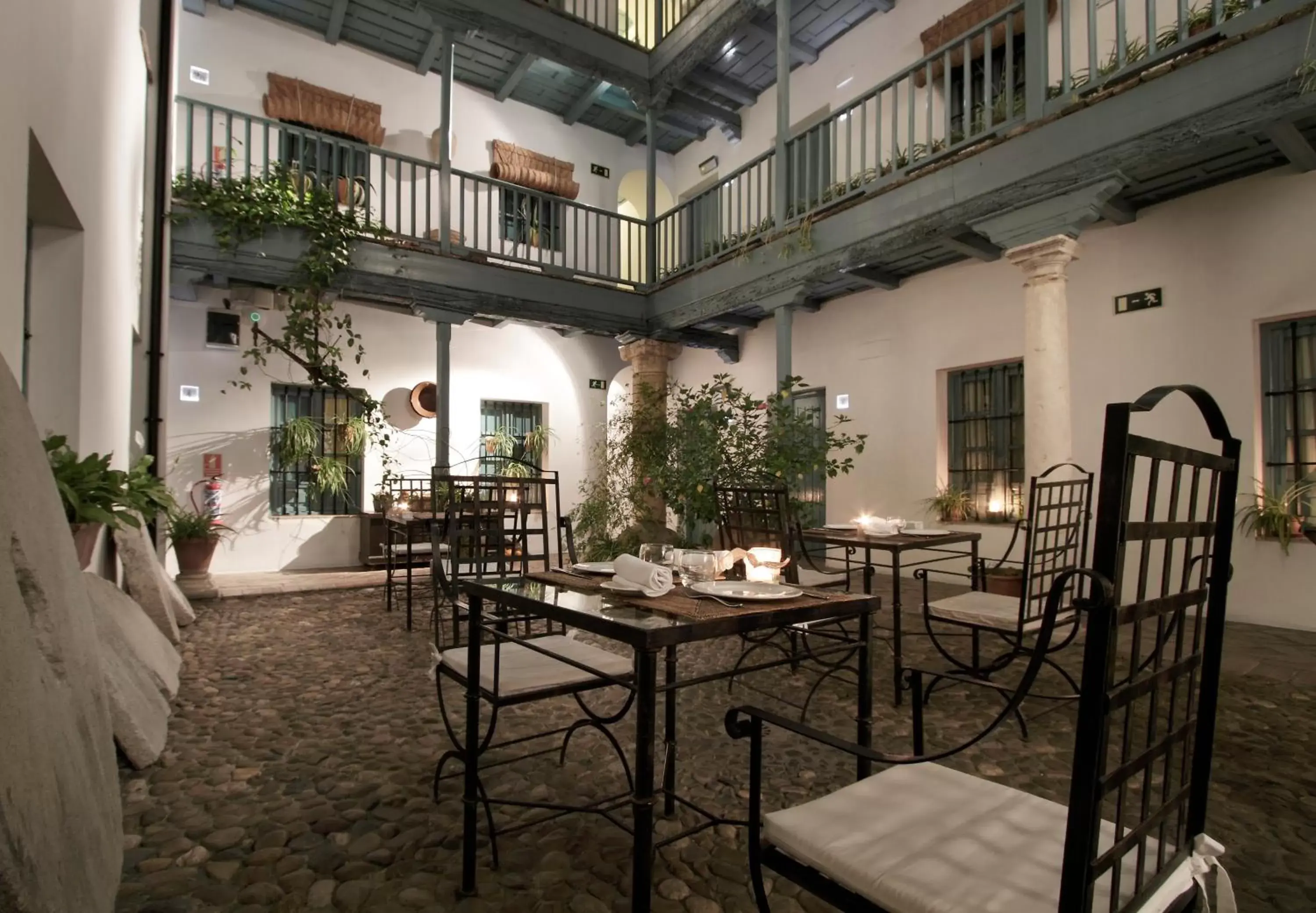Lounge or bar, Restaurant/Places to Eat in Hospes Las Casas Del Rey De Baeza