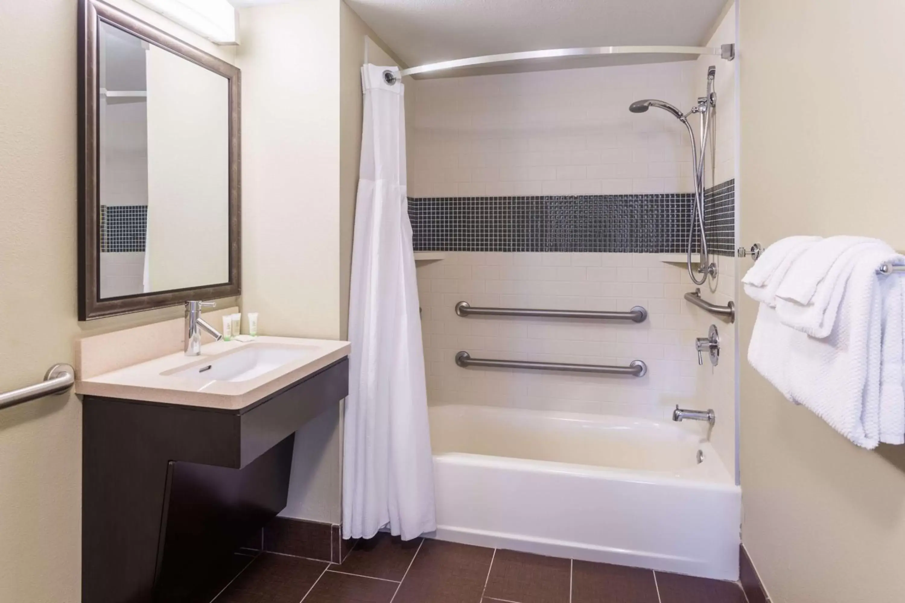 Bathroom in Sonesta ES Suites Atlanta Perimeter Center