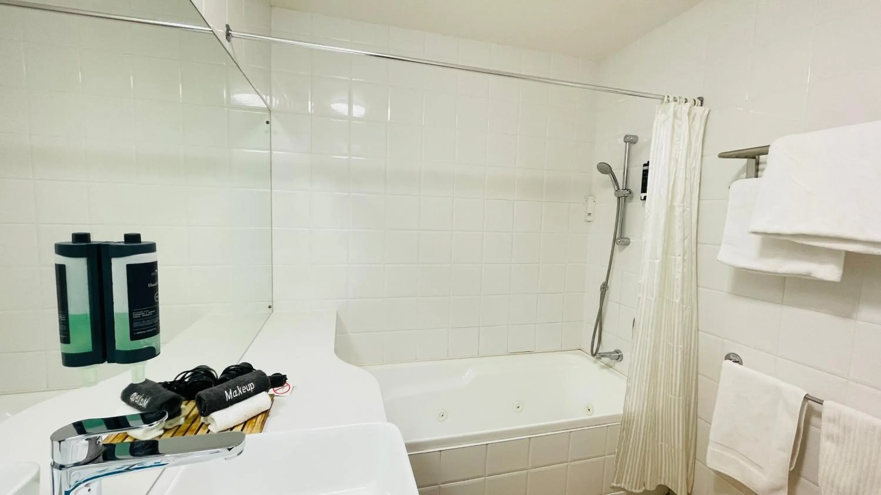 Bath, Bathroom in City Suites