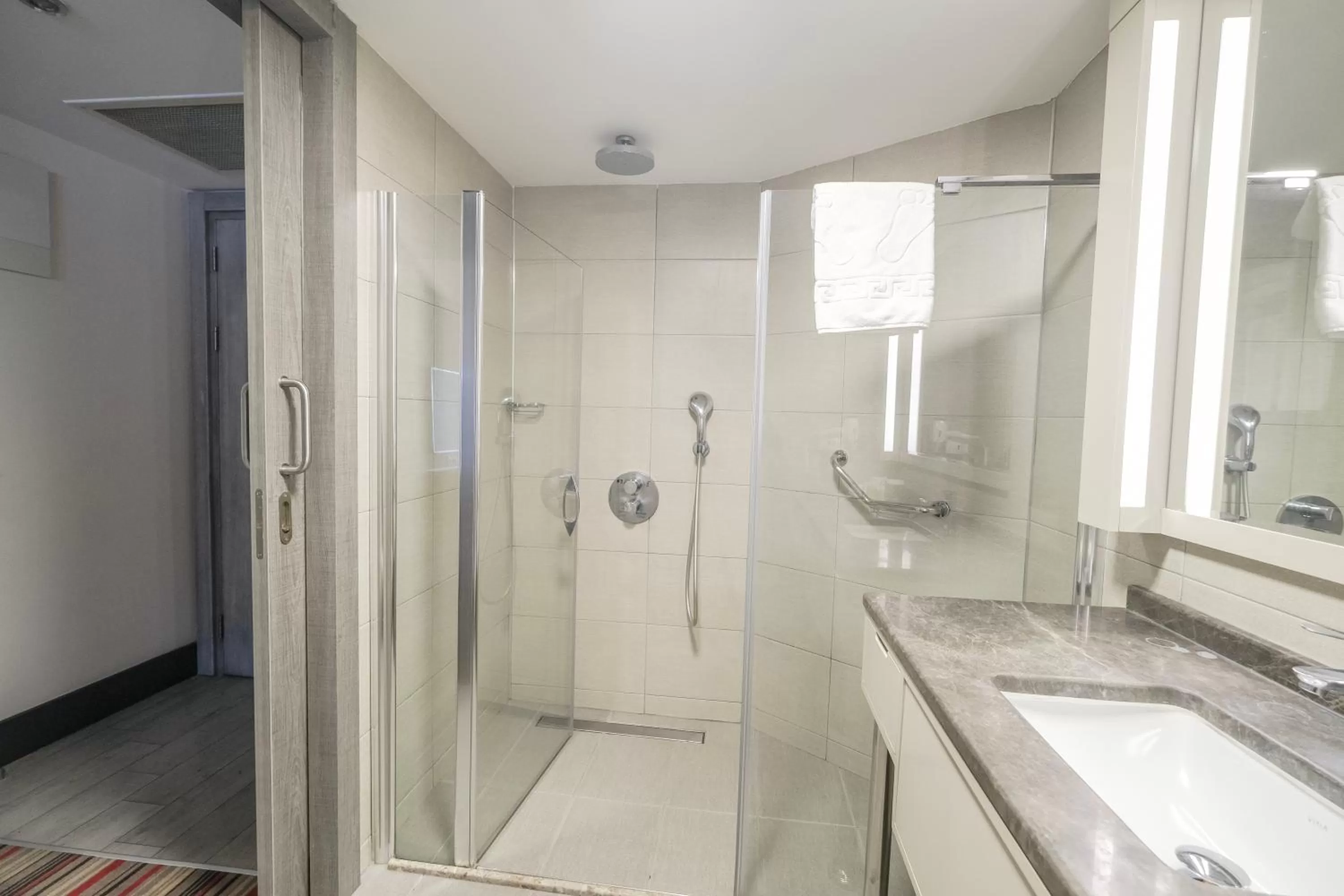 Shower in Ramada Plaza By Wyndham Izmir