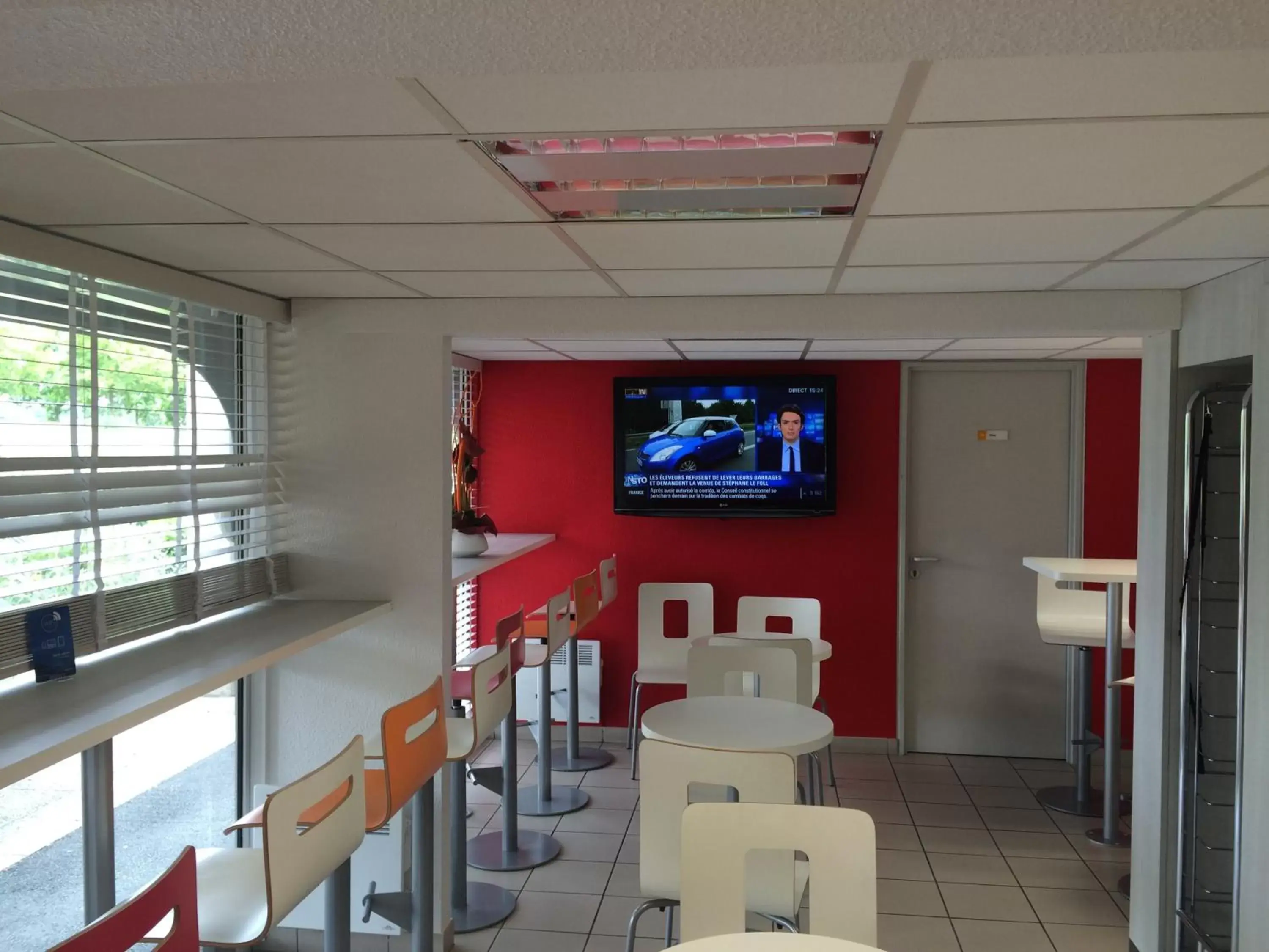 Lobby or reception, Lounge/Bar in Premiere Classe Angoulême La Couronne