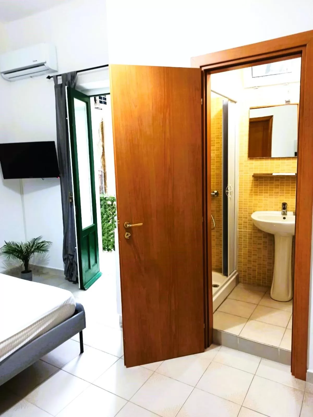 Shower, Bathroom in B&B ONE