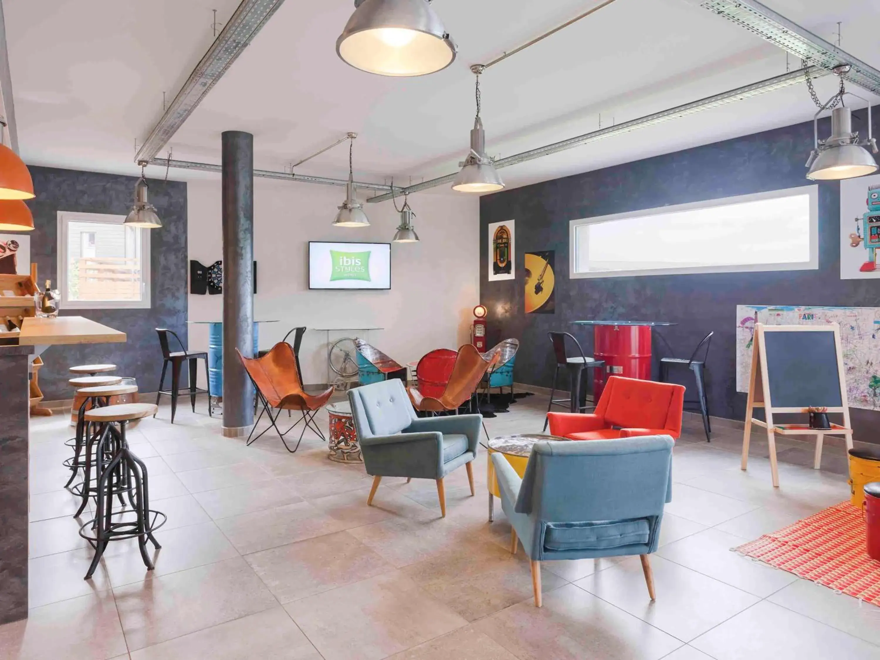 Lounge or bar, Restaurant/Places to Eat in Ibis Styles Vierzon