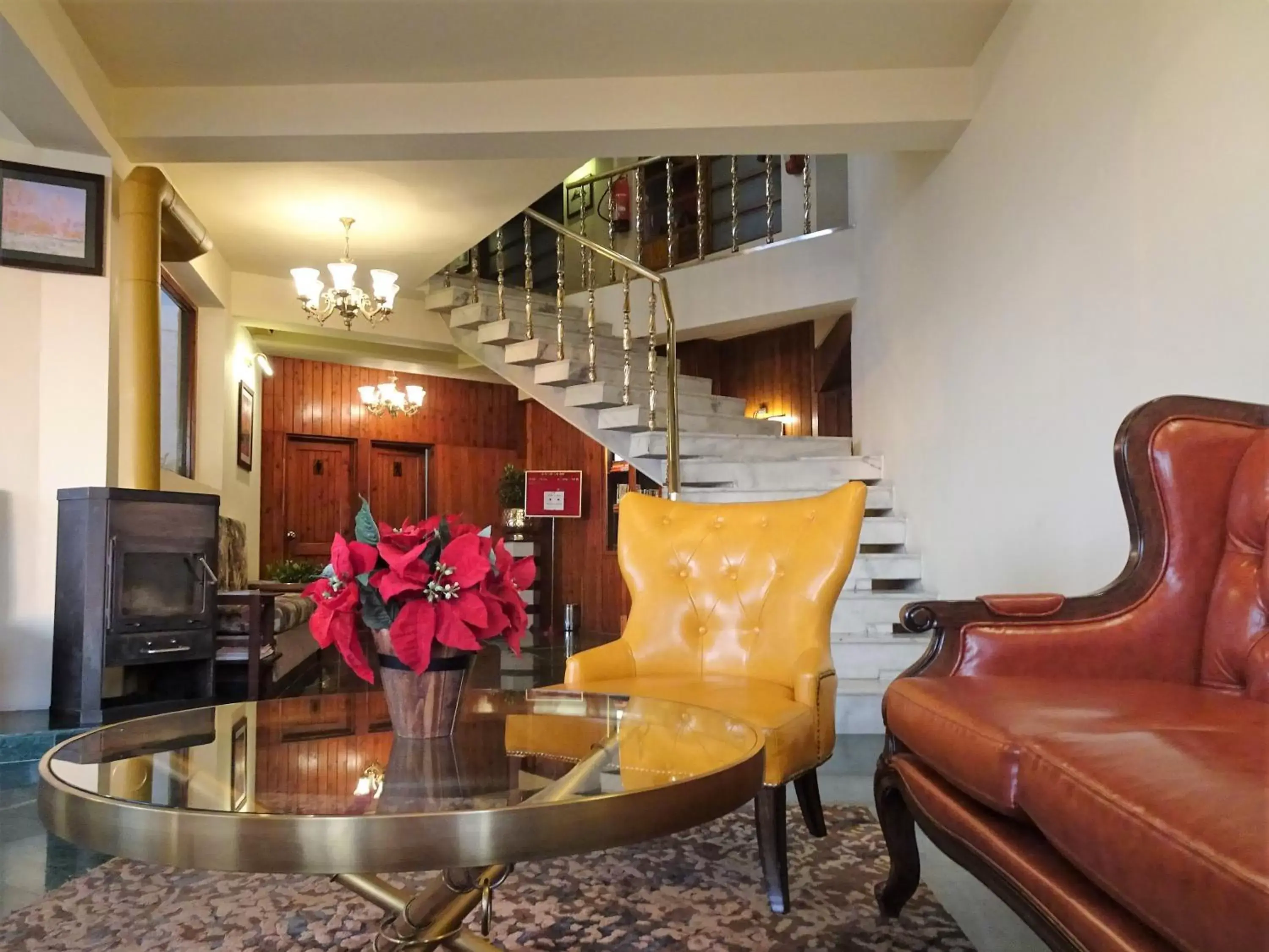 Lobby or reception in Honeymoon Inn Shimla Lobby or reception in Honeymoon Inn Shimla