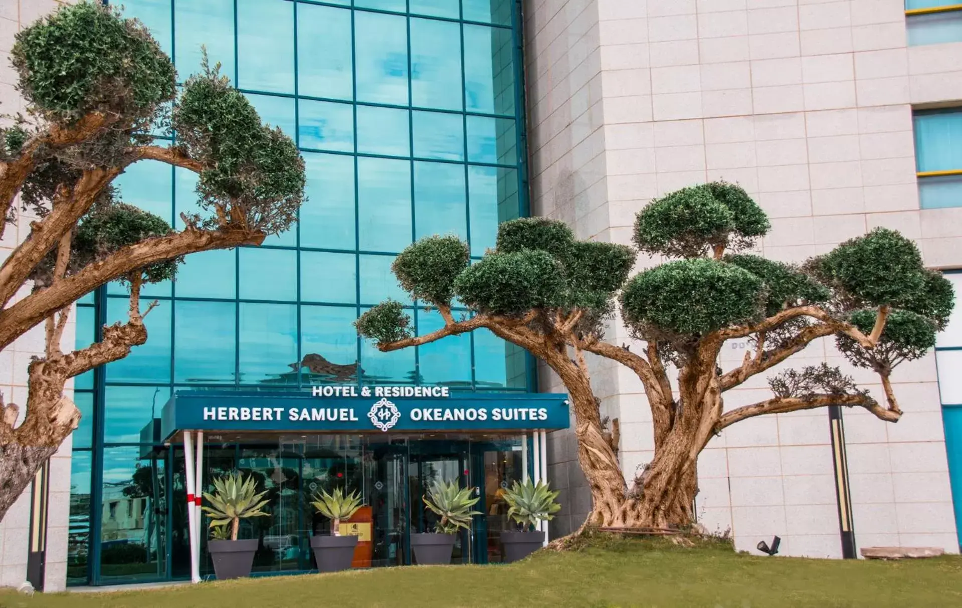 Facade/entrance in Herbert Samuel Okeanos Suites Herzilya Facade/entrance in Herbert Samuel Okeanos Suites Herzilya