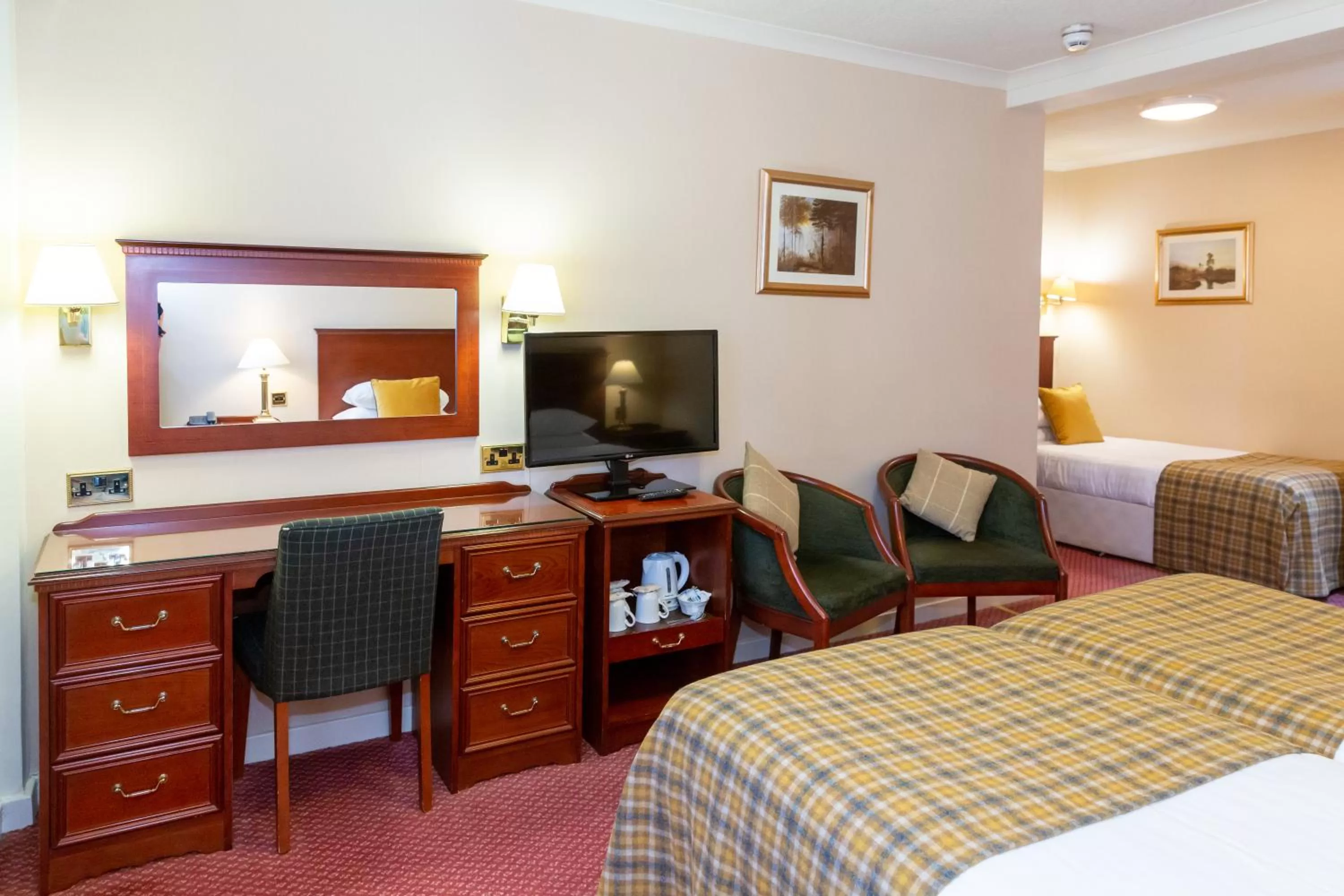 Bedroom, Bed in Alexandra Hotel