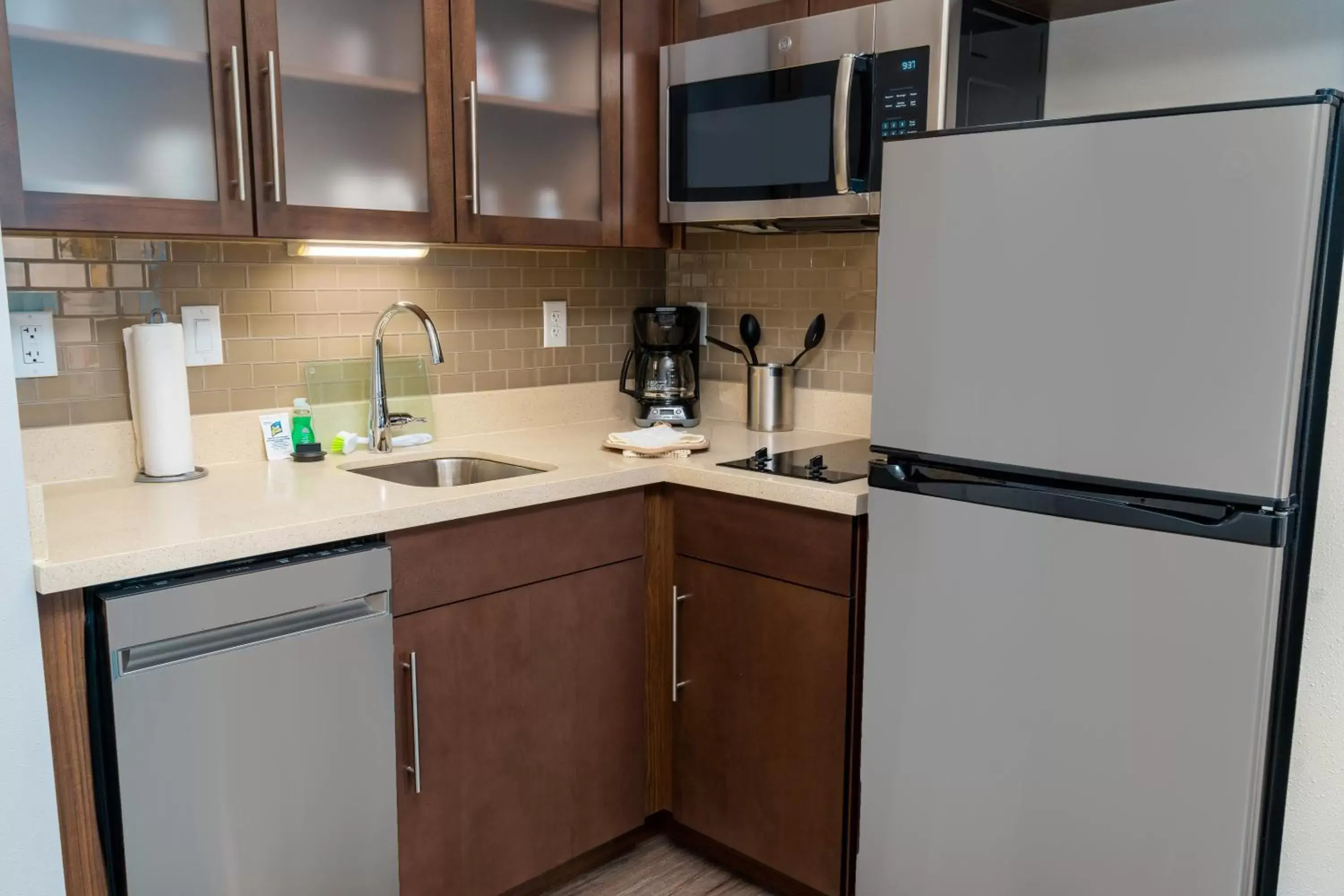 Photo of the whole room, Kitchen/Kitchenette in Staybridge Suites - Nashville - Franklin, an IHG Hotel