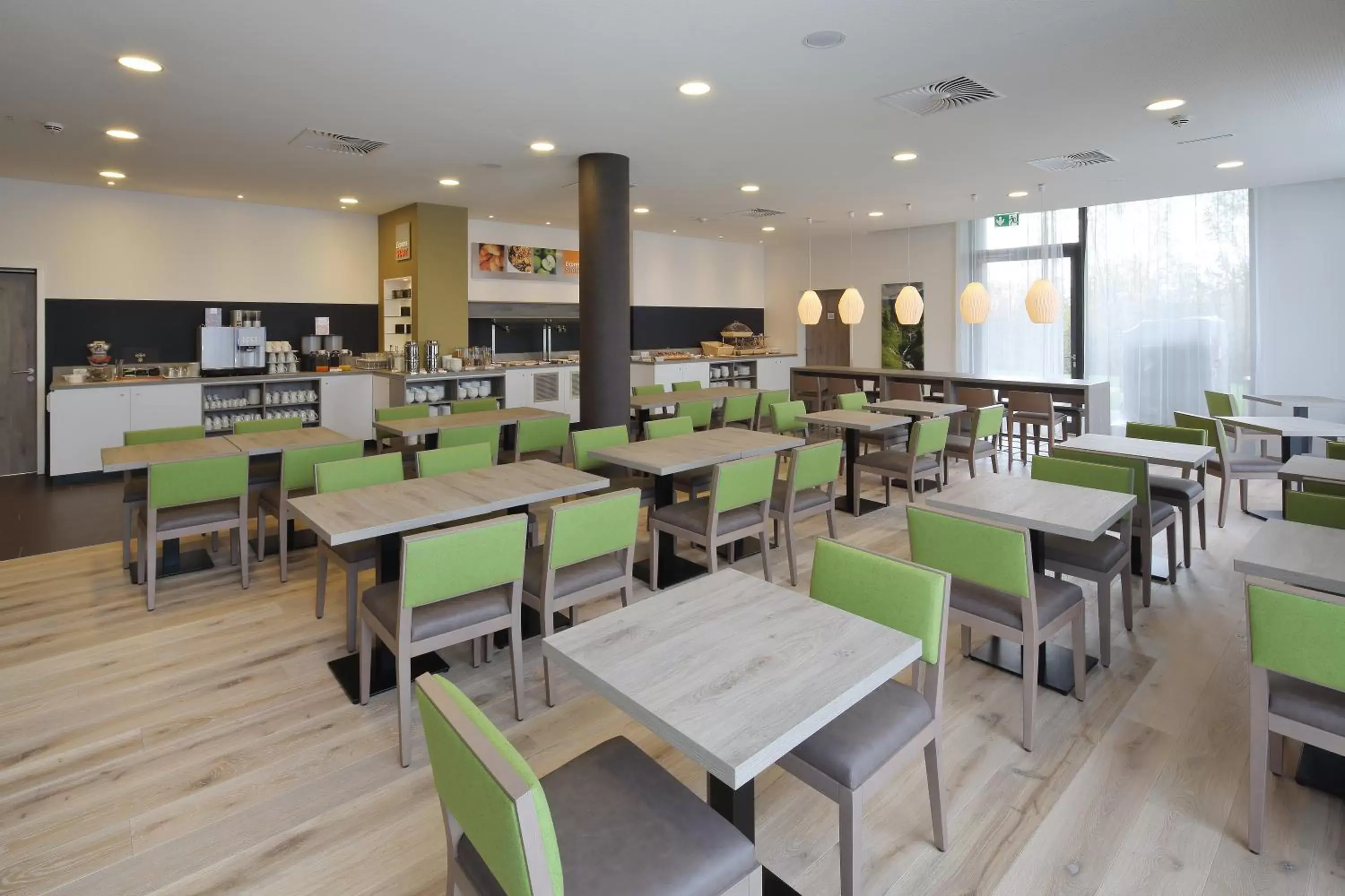 Breakfast, Restaurant/Places to Eat in Holiday Inn Express Friedrichshafen, an IHG Hotel