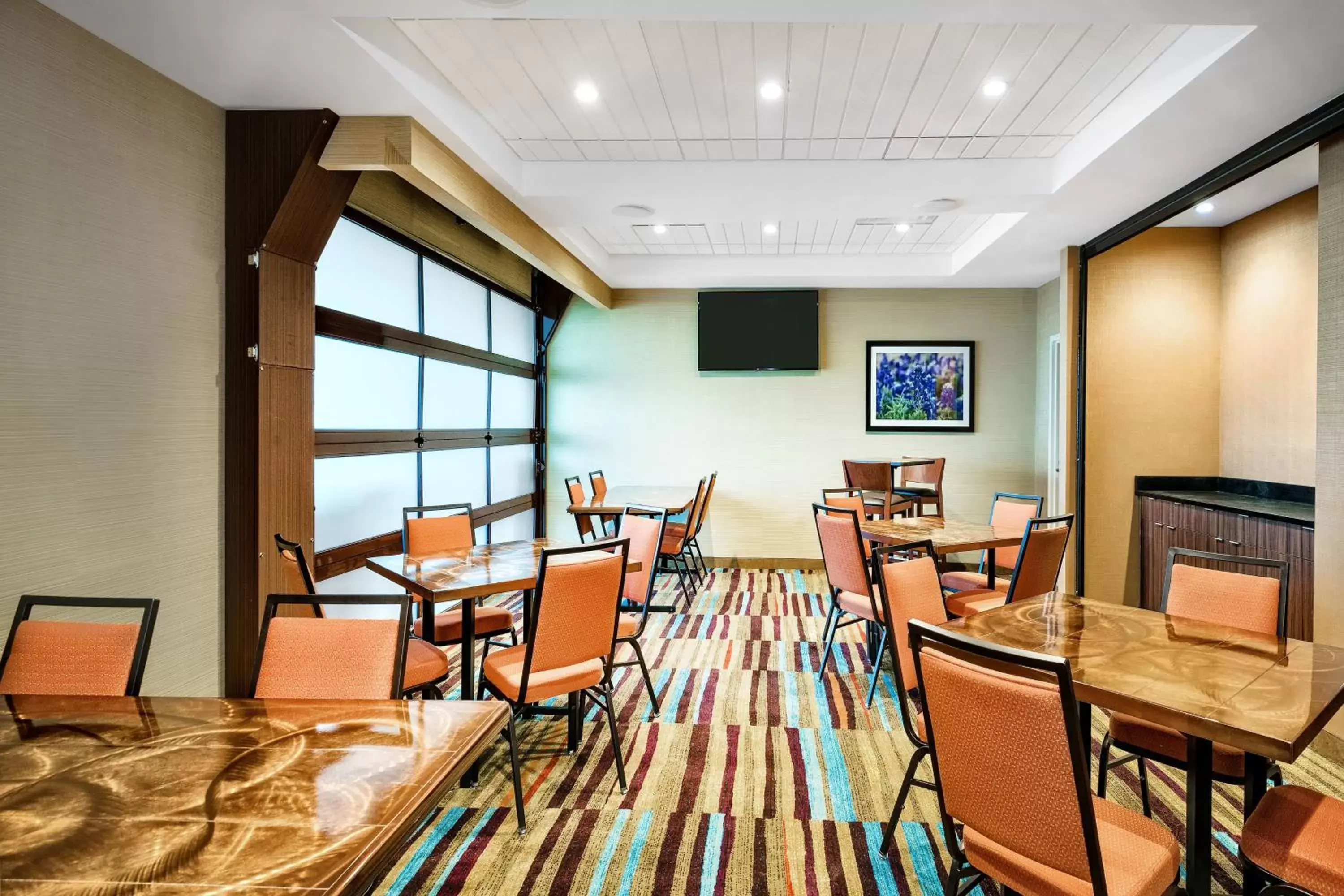 Meeting/conference room, Restaurant/Places to Eat in Fairfield Inn & Suites by Marriott Van