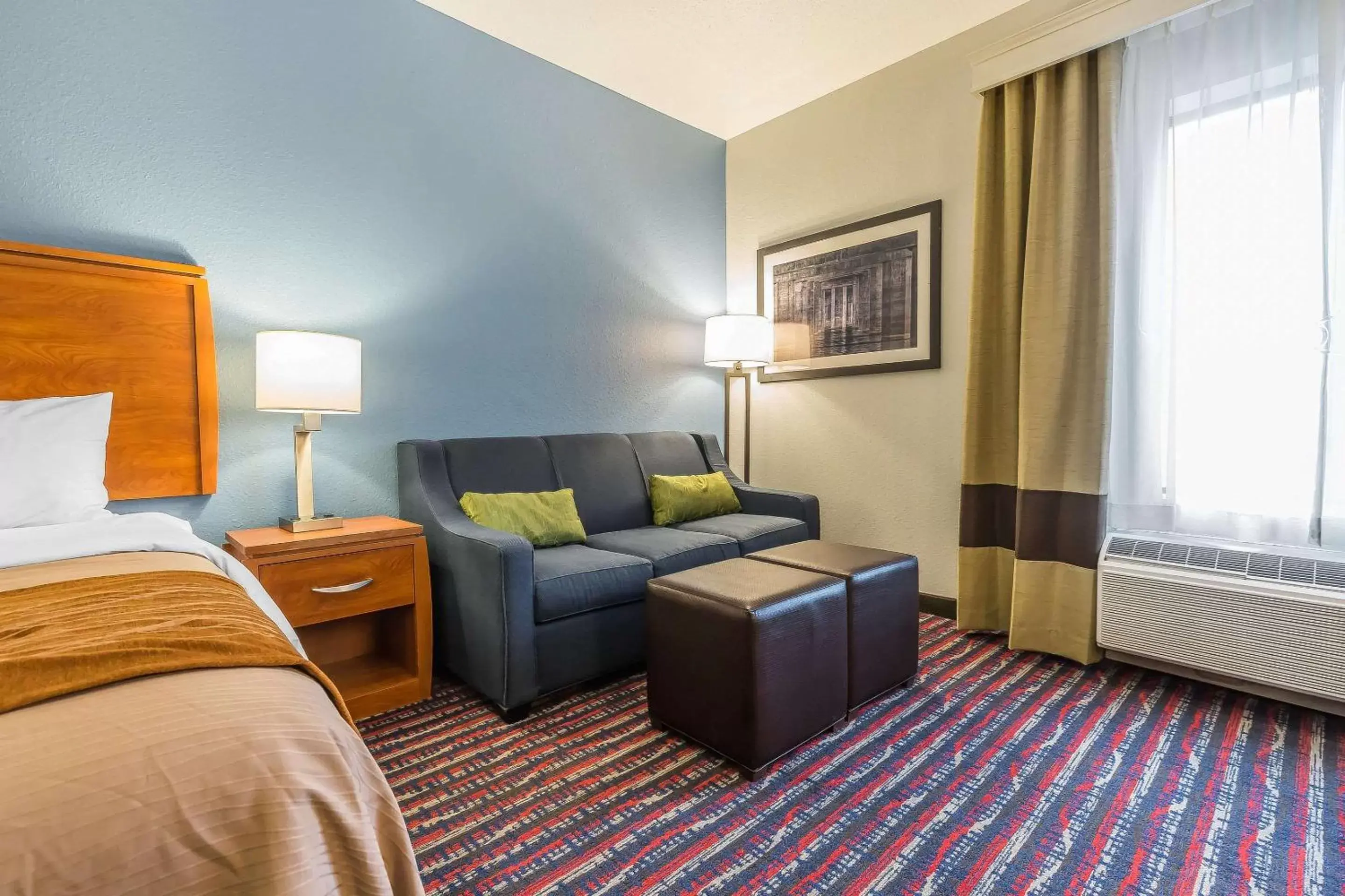 Photo of the whole room, Seating Area in Comfort Inn Alton near I-255