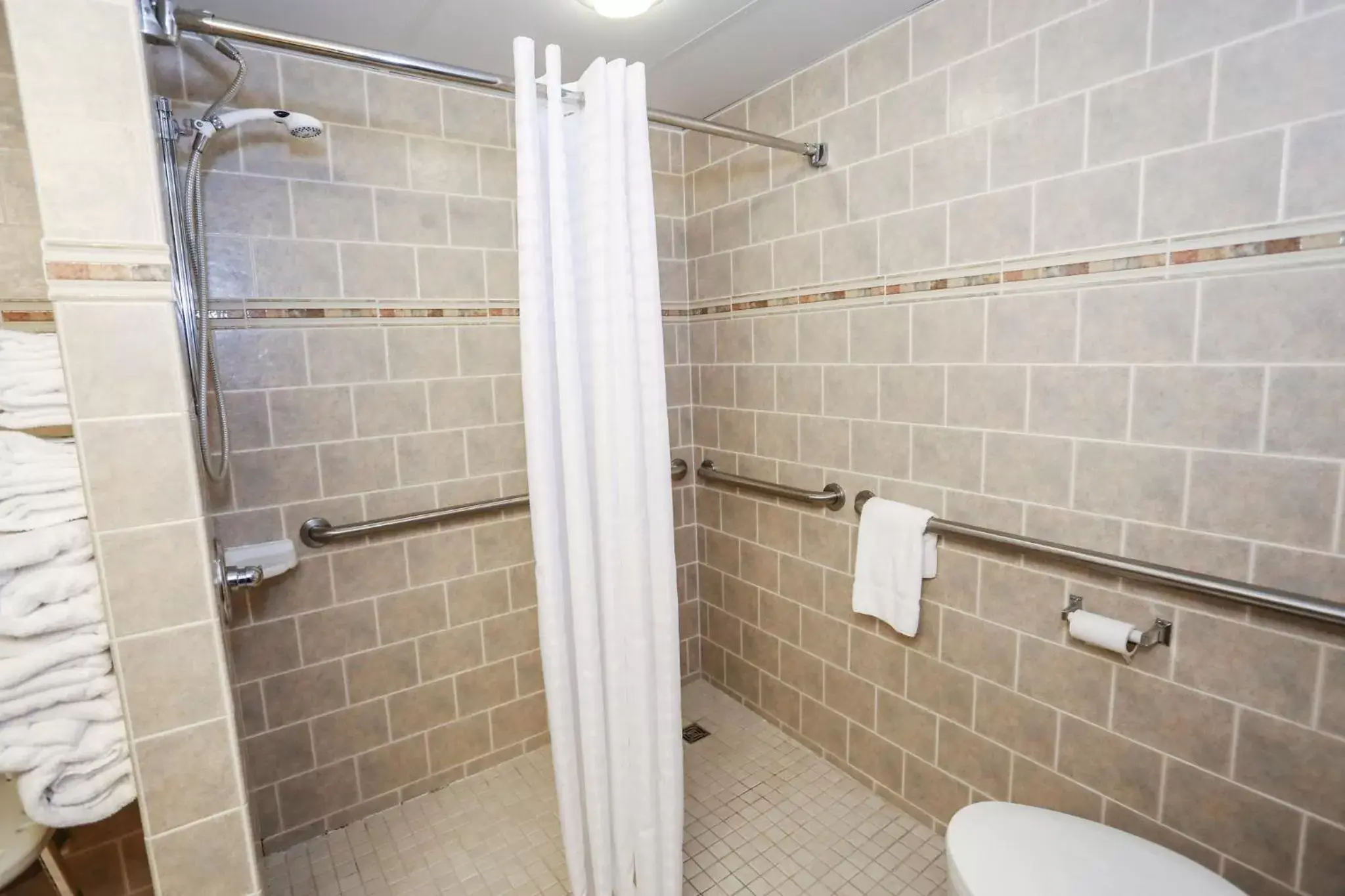 Shower, Bathroom in Slopeside Hotel by Seven Springs Resort