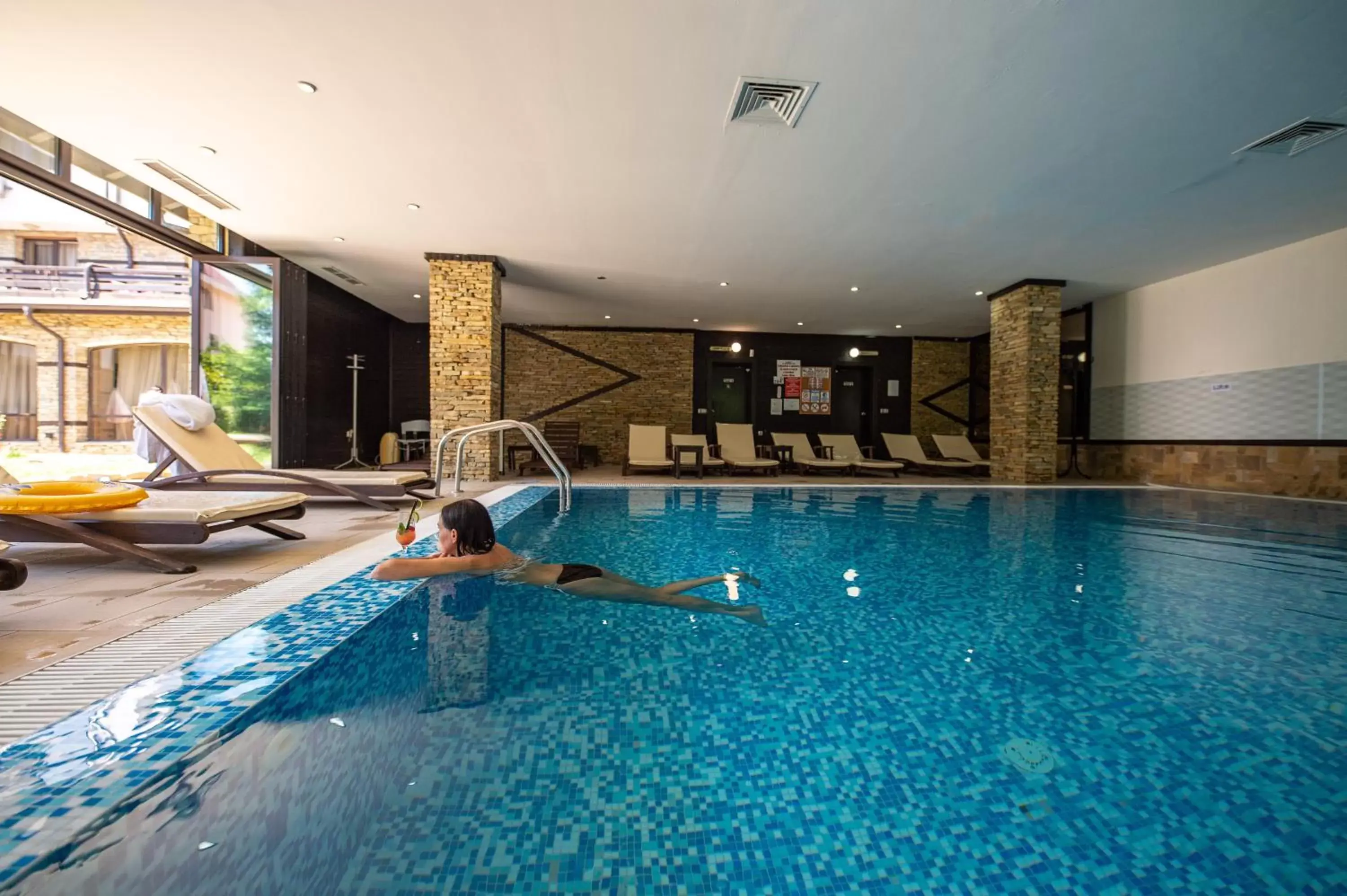 Swimming Pool in Hotel Bansko SPA & Holidays - Free Parking