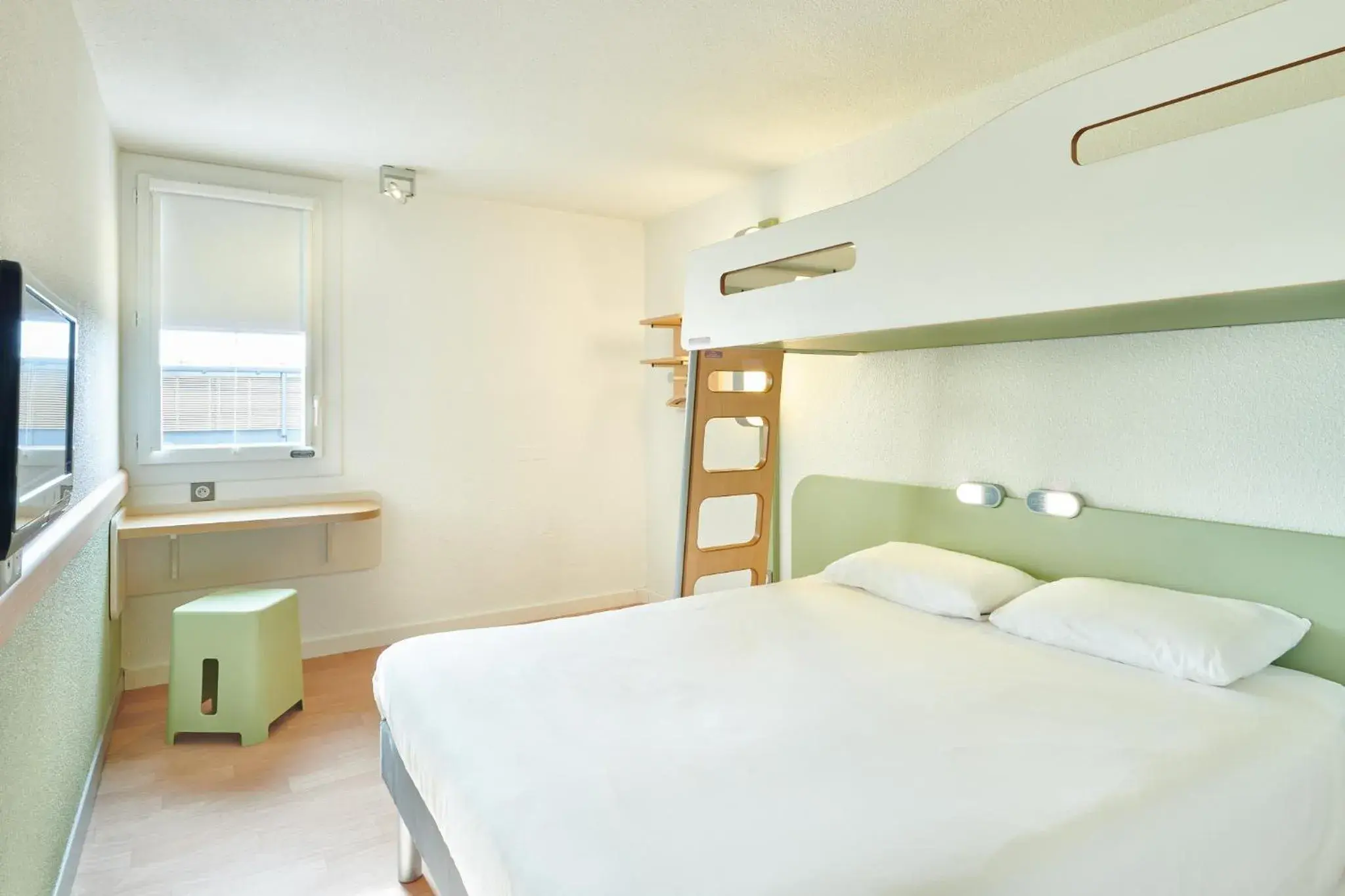 Bedroom, Bunk Bed in ibis budget Saint Paul Les Dax