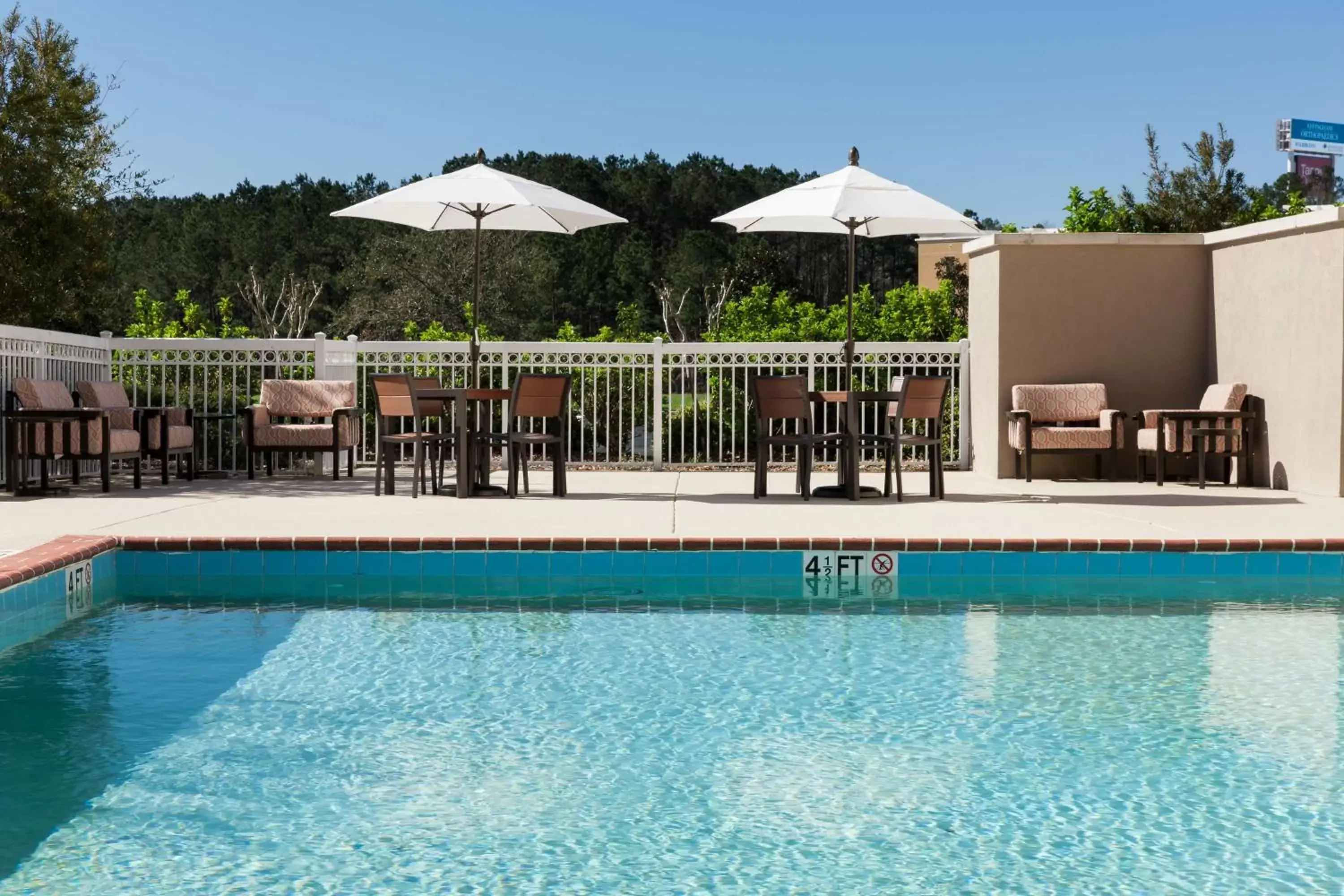 Pool view, Swimming Pool in Hilton Garden Inn Savannah Airport