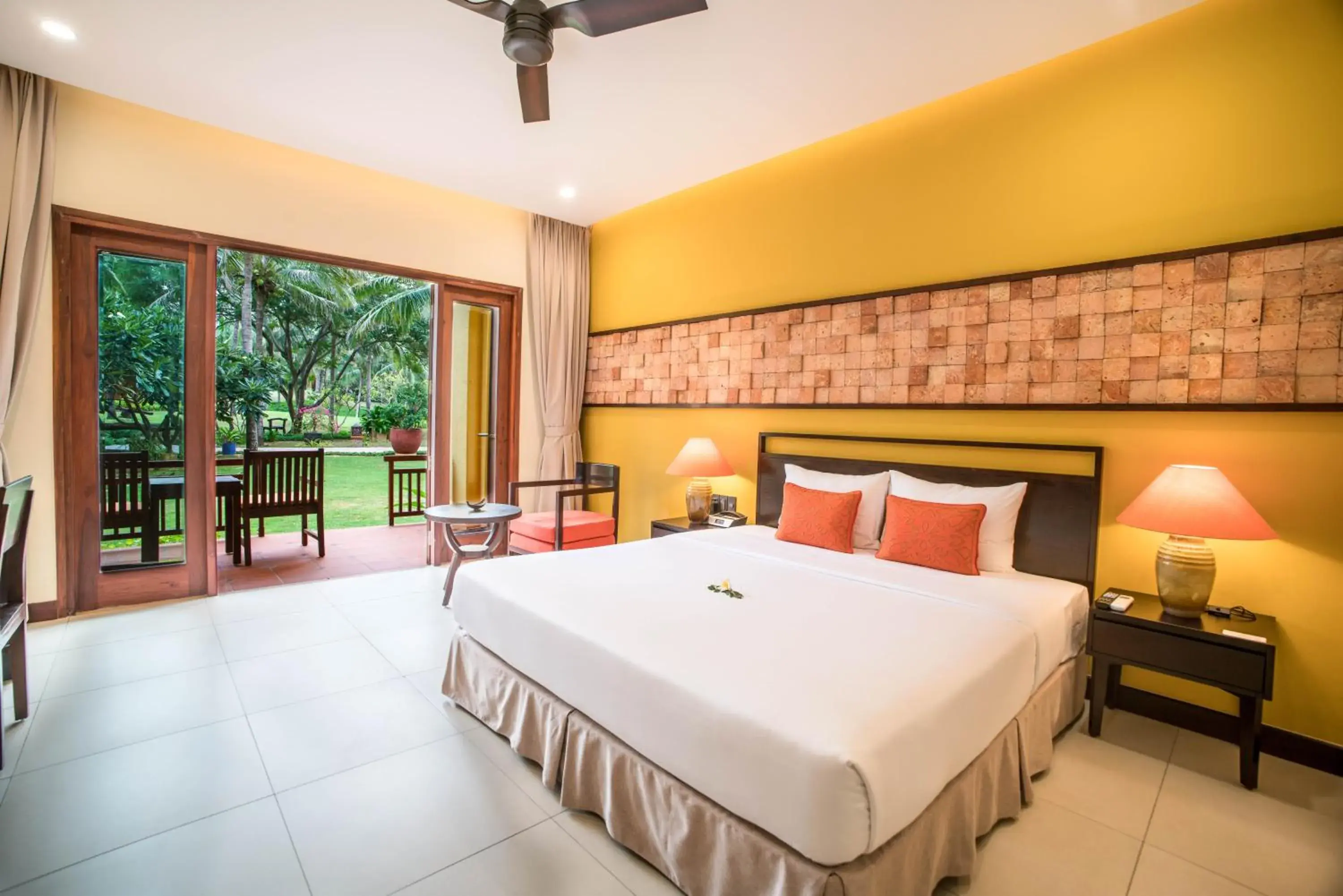 Seating area, Bed in Pandanus Resort