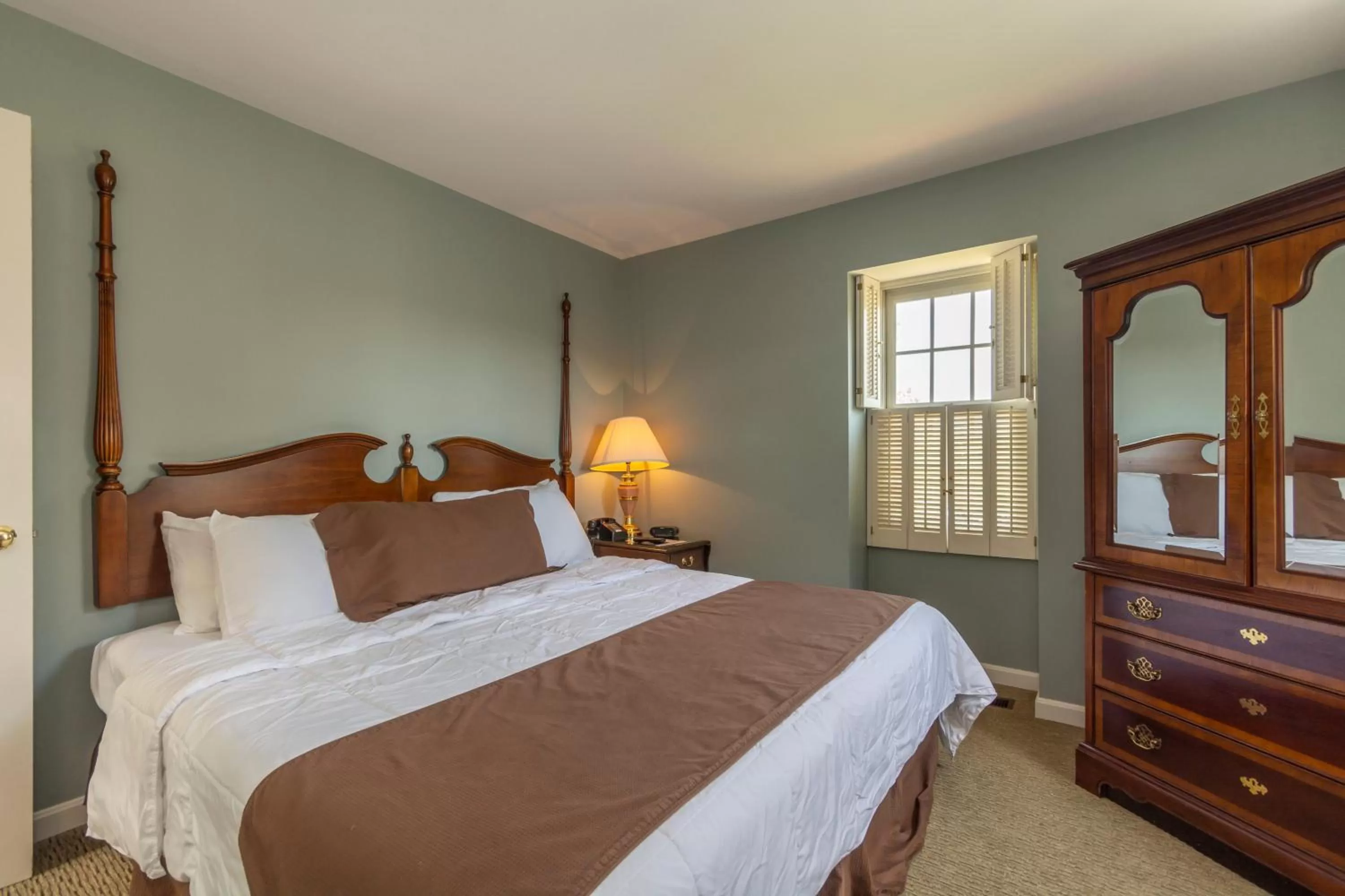 Bedroom, Bed in Century Suites Hotel