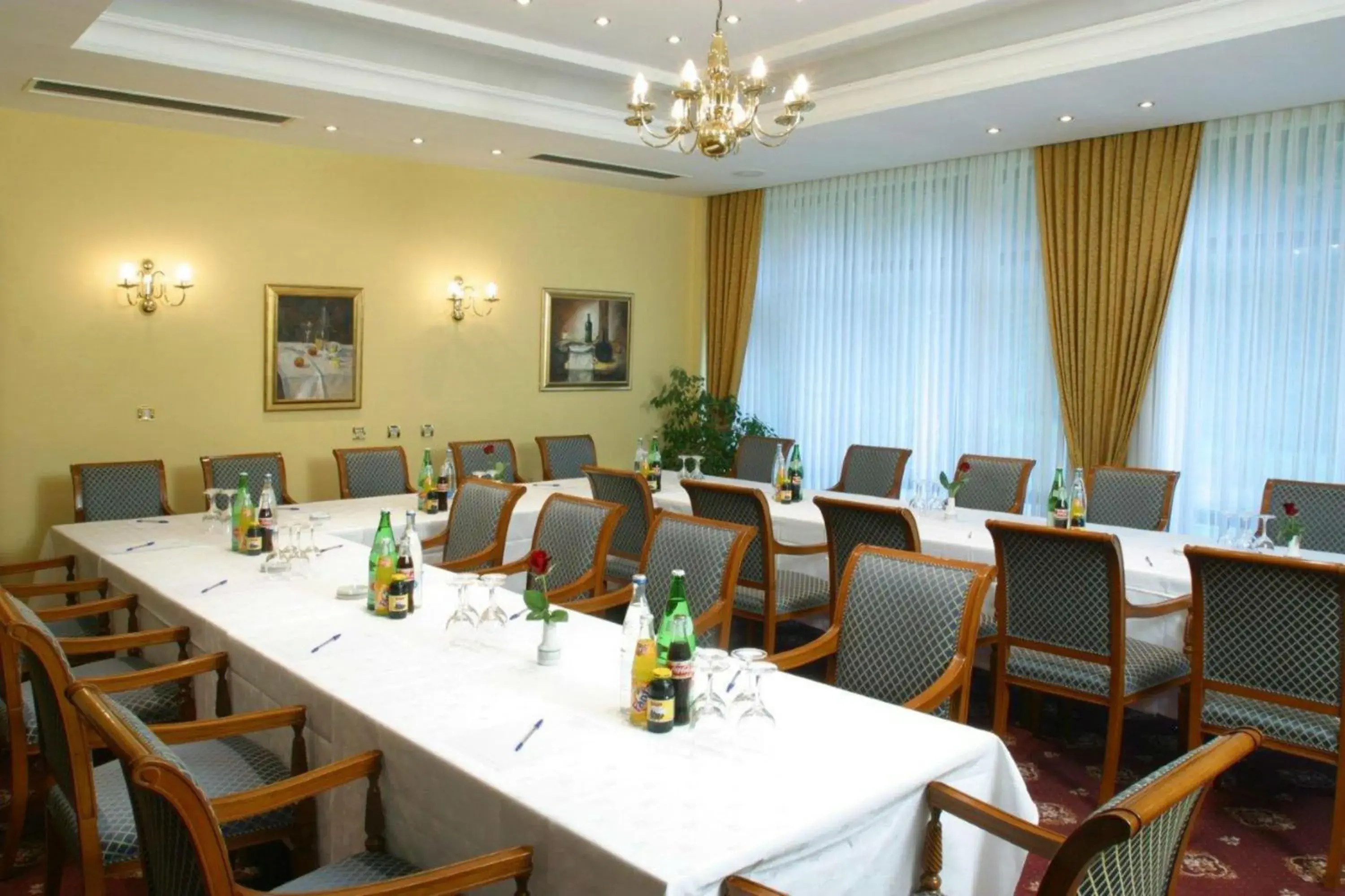 Banquet/Function facilities, Restaurant/Places to Eat in Hotel AS