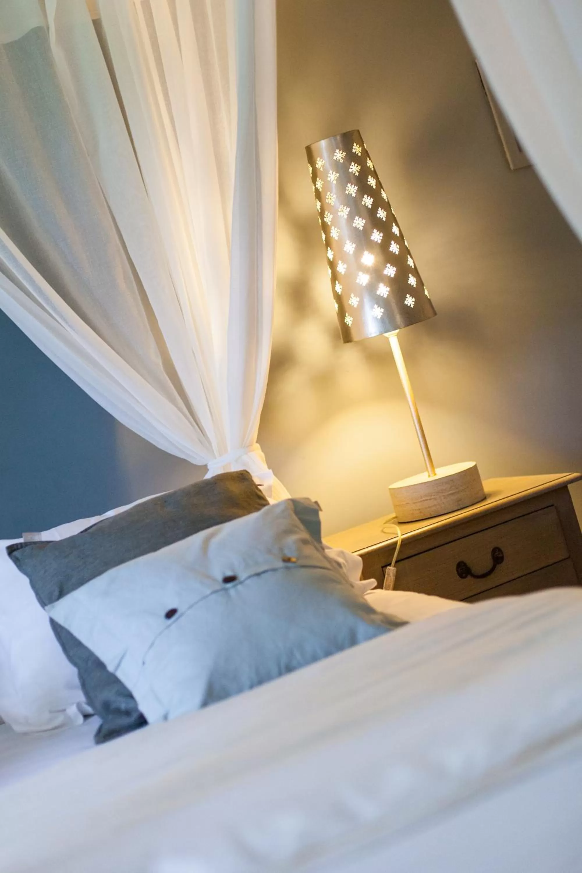 Decorative detail, Bed in Domaine de Bellevue, The Originals Relais