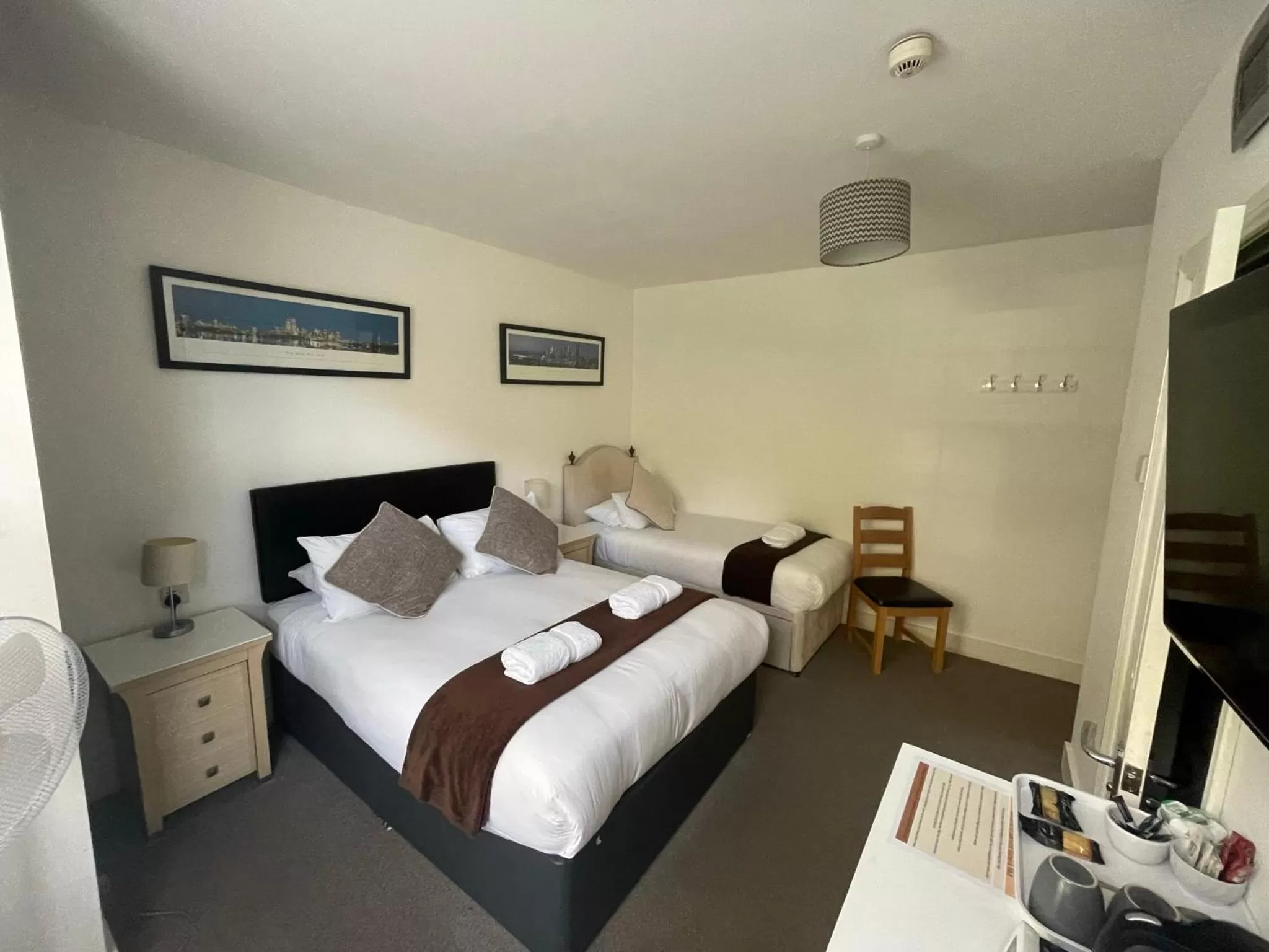 Bedroom, Bed in Oakhurst Gatwick B&B