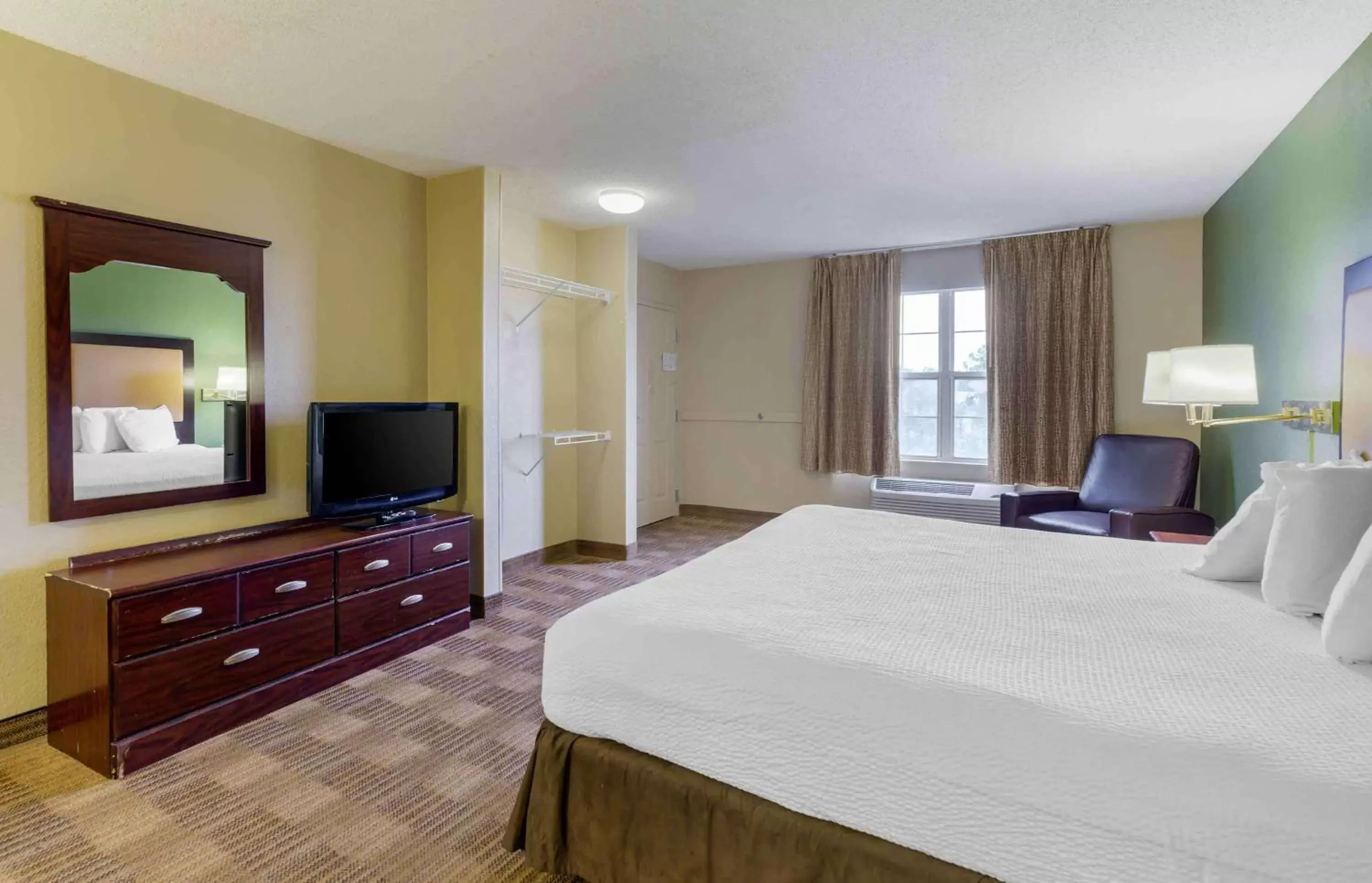 Bedroom, TV/Entertainment Center in Extended Stay America Suites - Fayetteville - Owen Dr