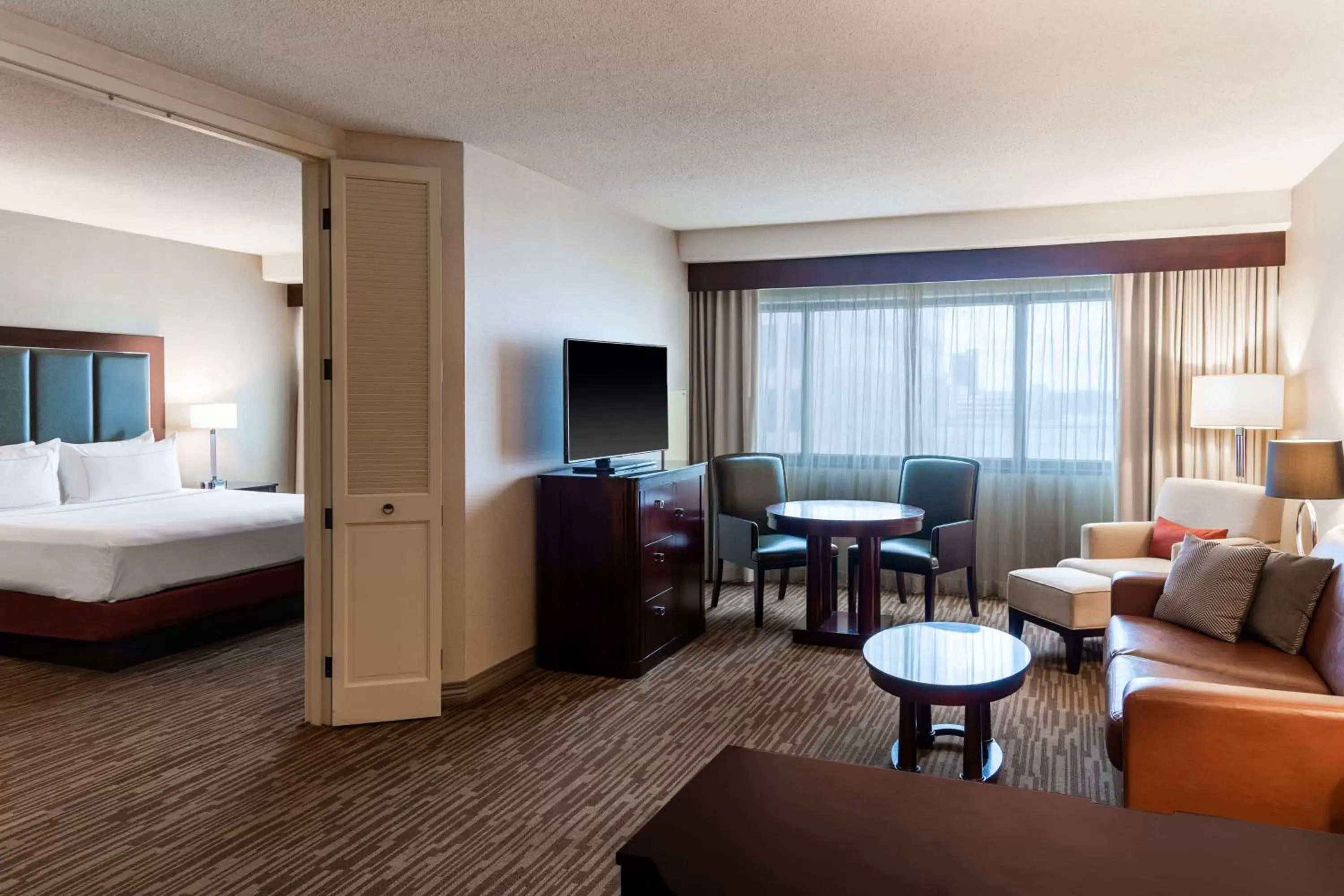 Living room, Seating Area in DoubleTree Suites by Hilton Hotel Columbus Downtown