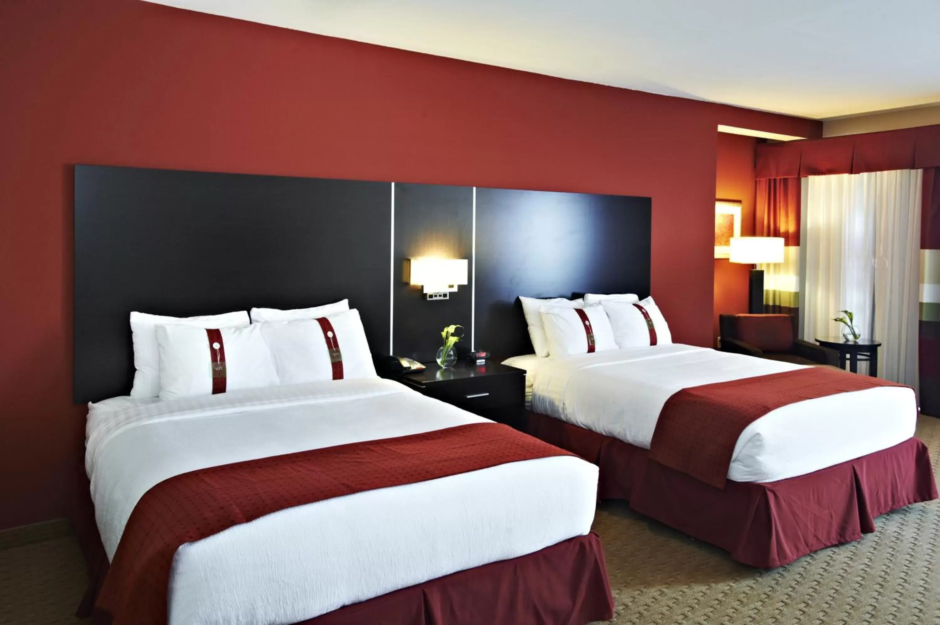Bedroom, Bed in Holiday Inn Birmingham - Hoover, an IHG Hotel