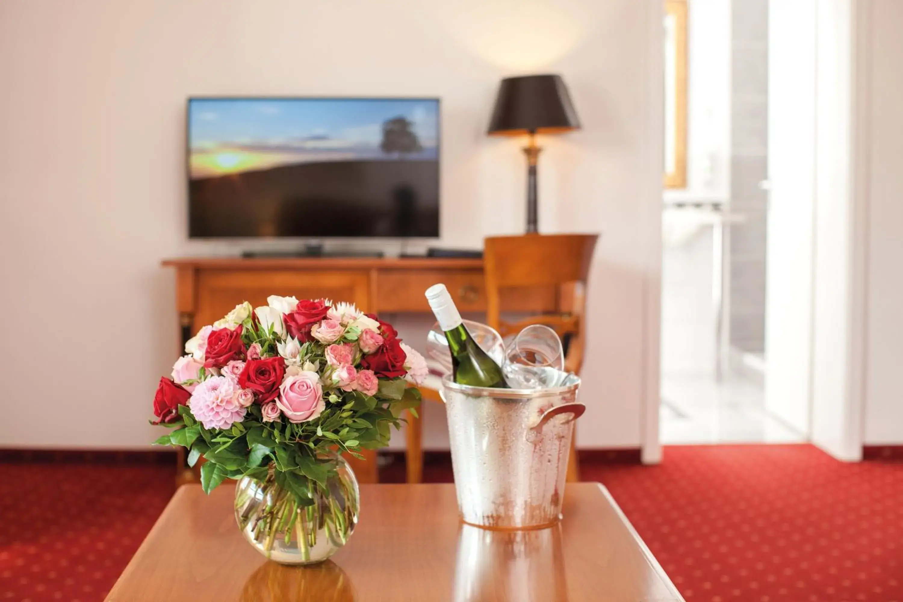 Photo of the whole room, TV/Entertainment Center in Hotel Prinzenpalais Bad Doberan