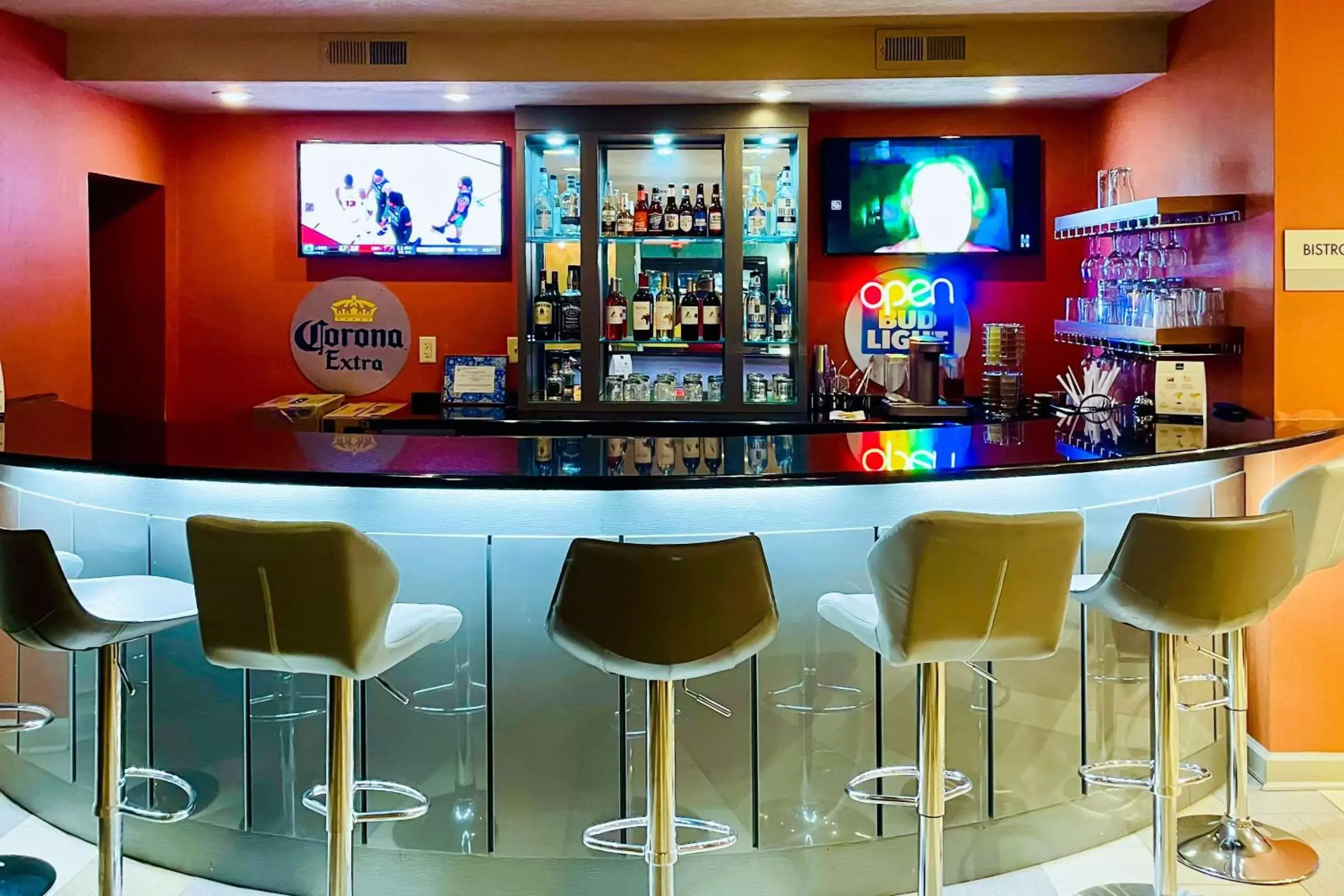 Restaurant/places to eat in Clarion Inn & Suites Evansville Eastland Area Restaurant/places to eat in Clarion Inn & Suites Evansville Eastland Area