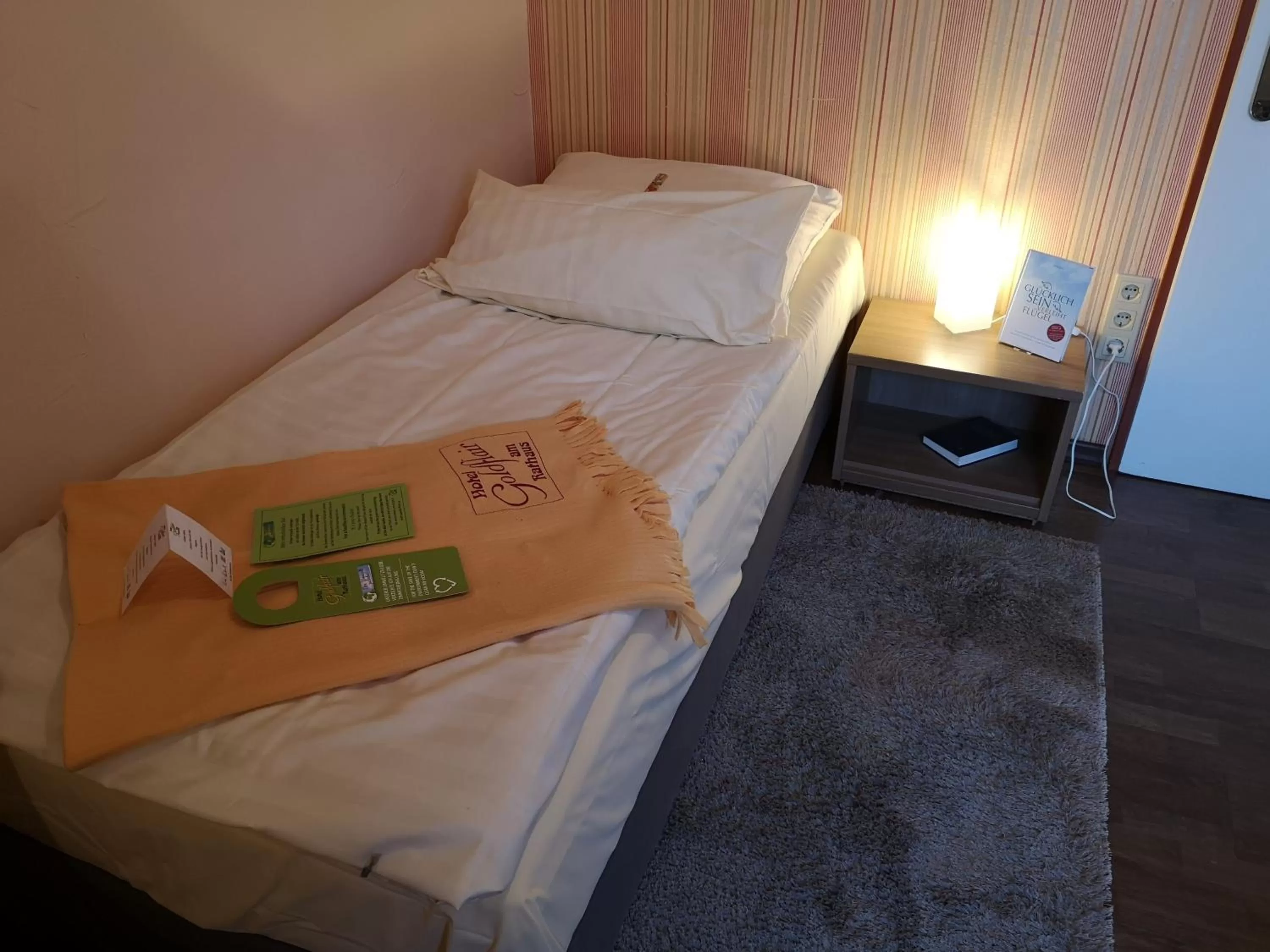 Bed in Hotel Goldflair am Rathaus