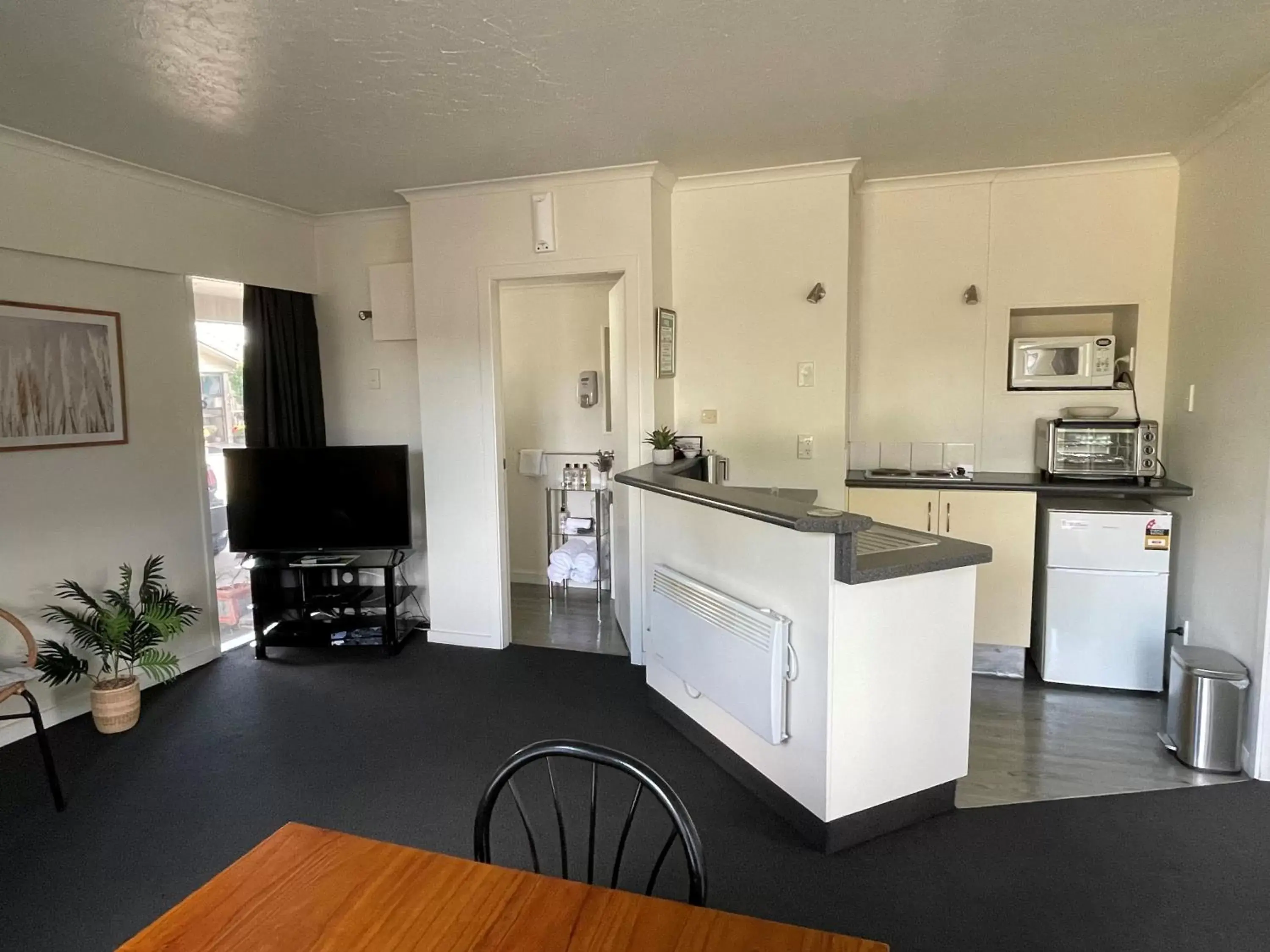 Kitchen or kitchenette, Kitchen/Kitchenette in Colonial Motel