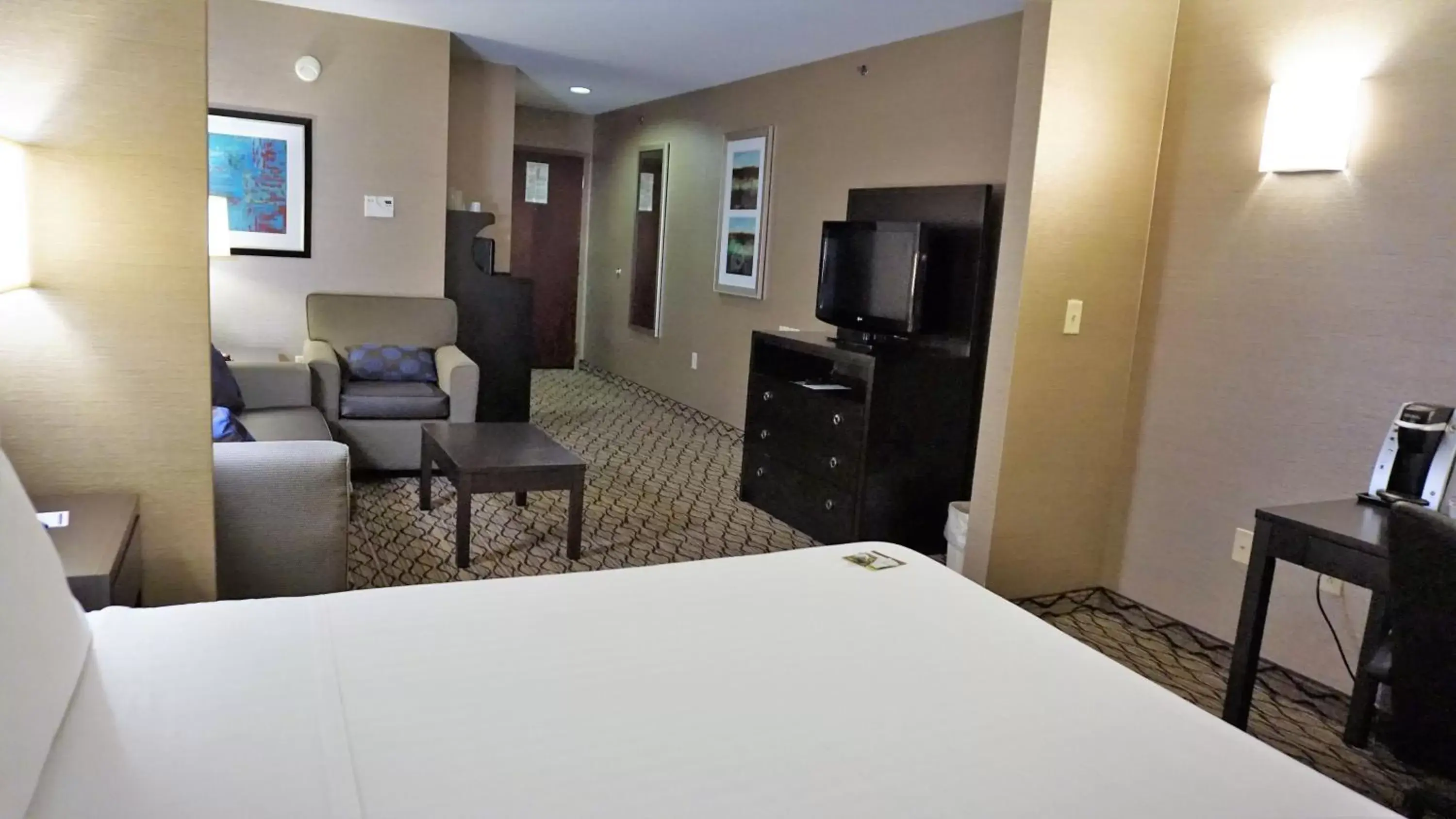 Photo of the whole room, Seating Area in Holiday Inn Express & Suites Gibson, an IHG Hotel