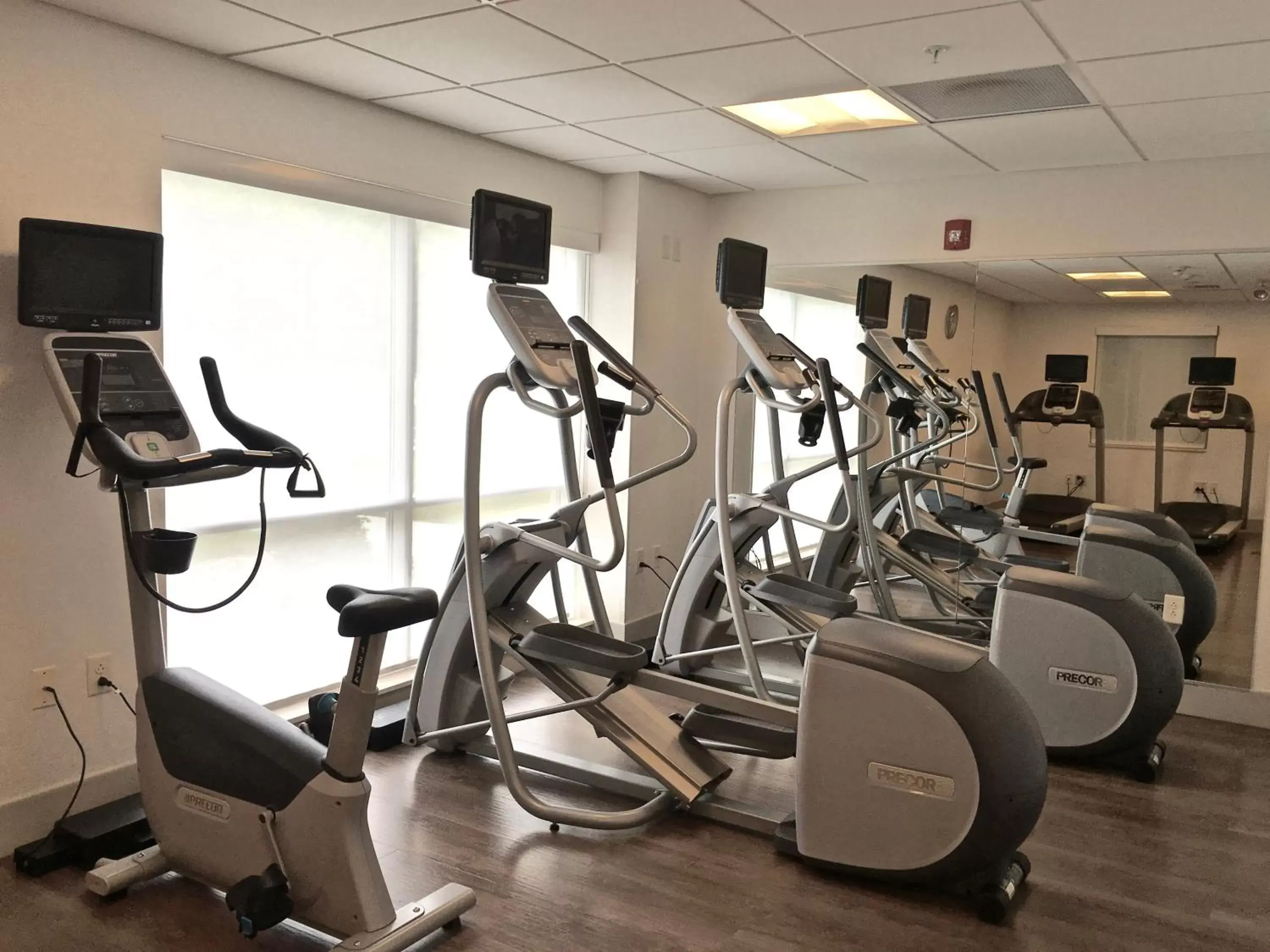 Spa and wellness centre/facilities, Fitness Center/Facilities in Holiday Inn Express & Suites Oswego, an IHG Hotel