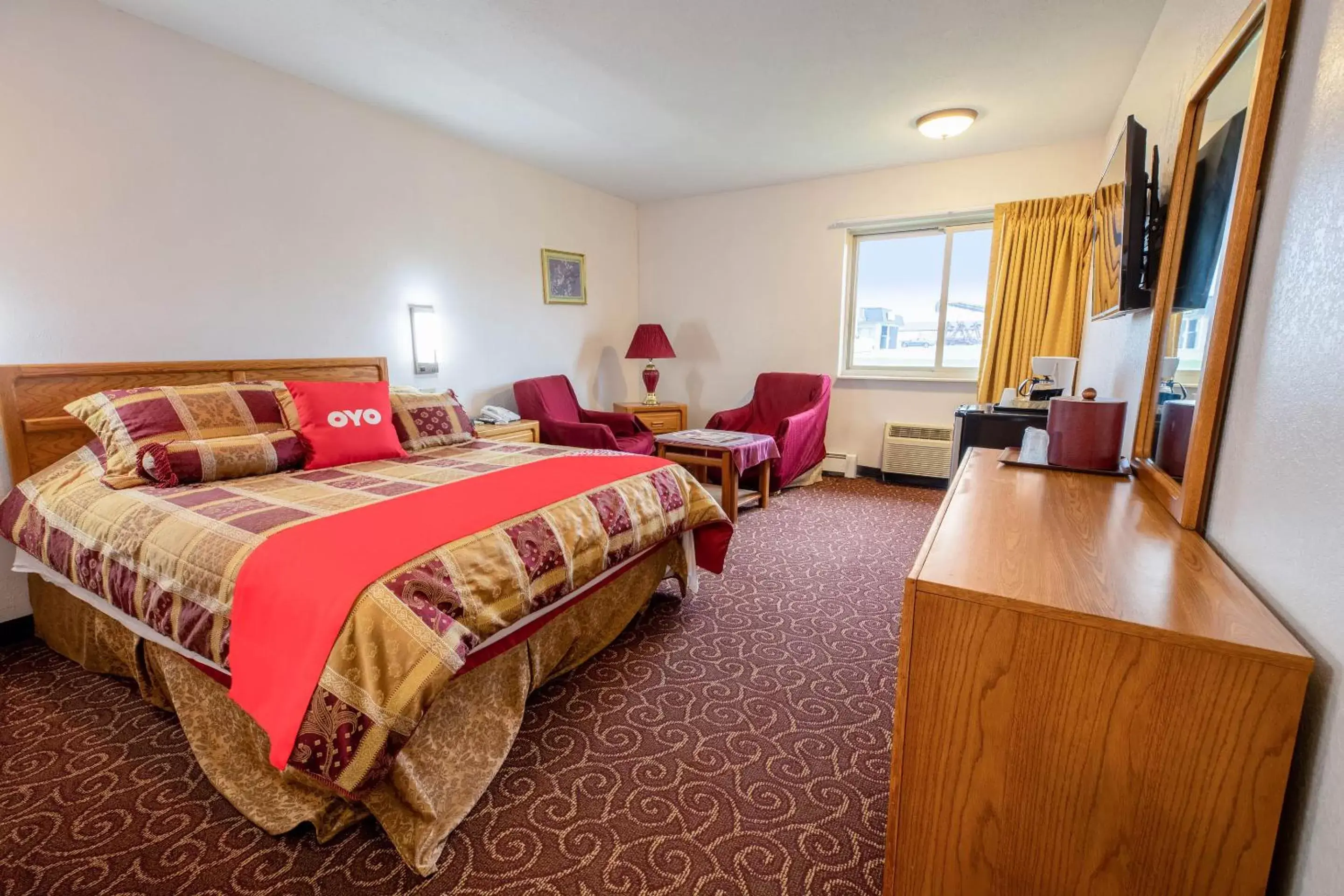 Premium Queen room with Jetted Tub in OYO Hotel Chesaning Route 52 & Hwy 57 Premium Queen room with Jetted Tub in OYO Hotel Chesaning Route 52 & Hwy 57