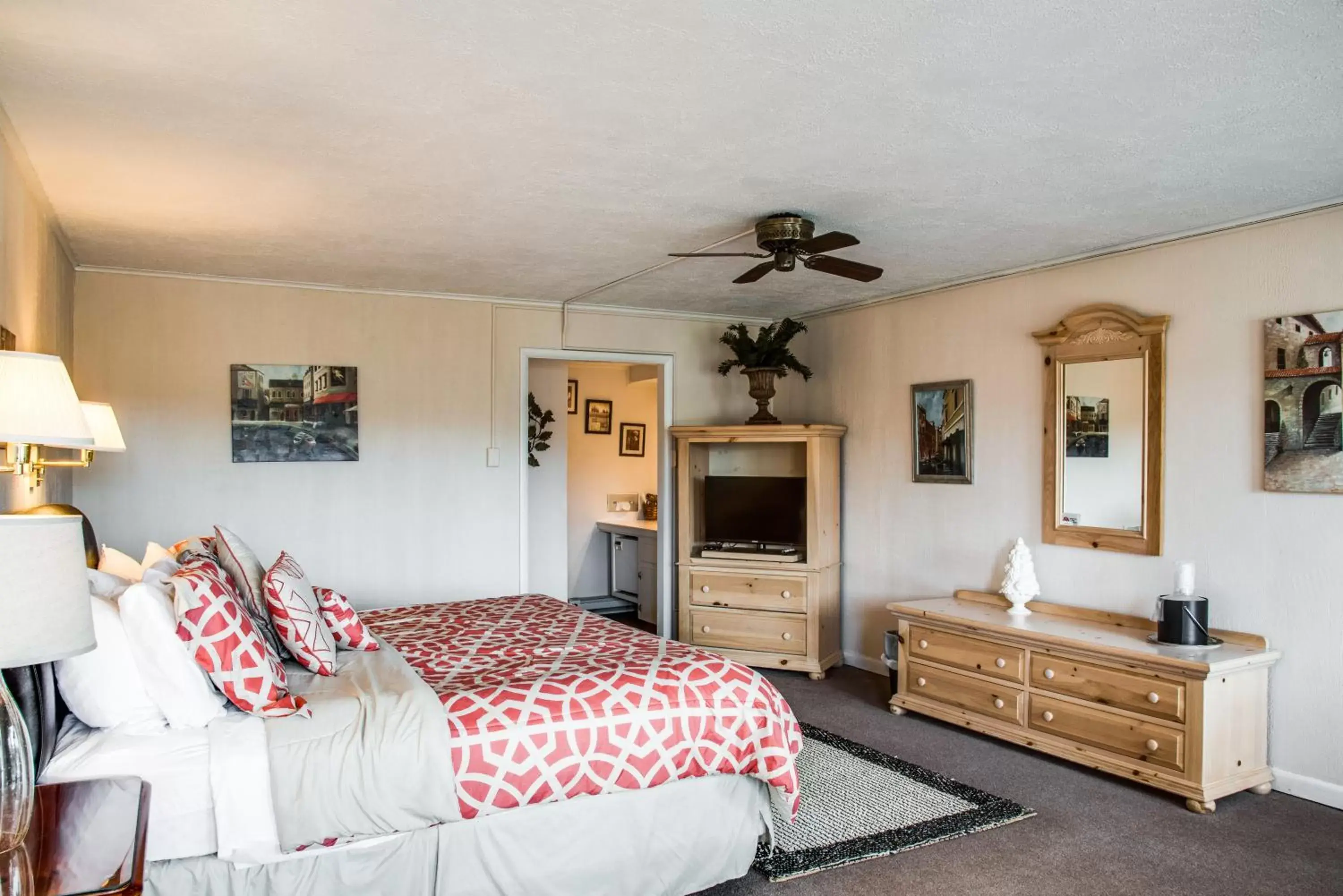 Bedroom in Cliff Dwellers Inn