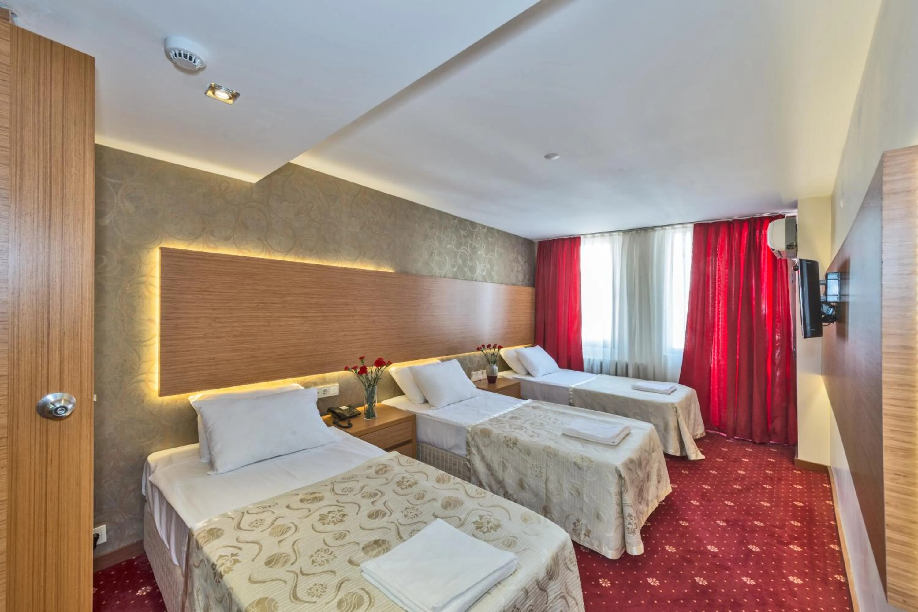 Photo of the whole room, Bed in Erbazlar Hotel