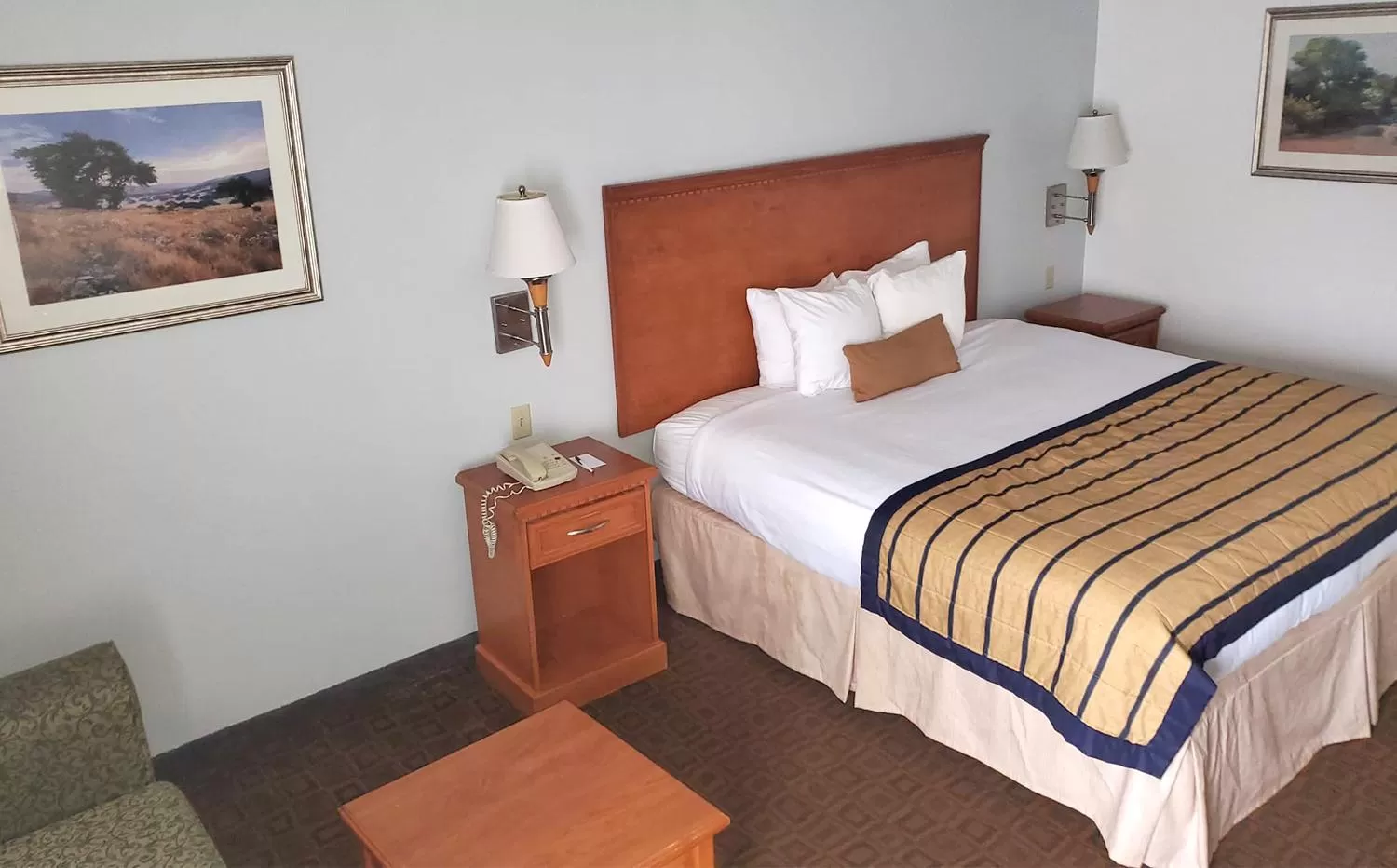 Bed in Coratel Inn & Suites by Jasper New Braunfels IH-35 EXT 189