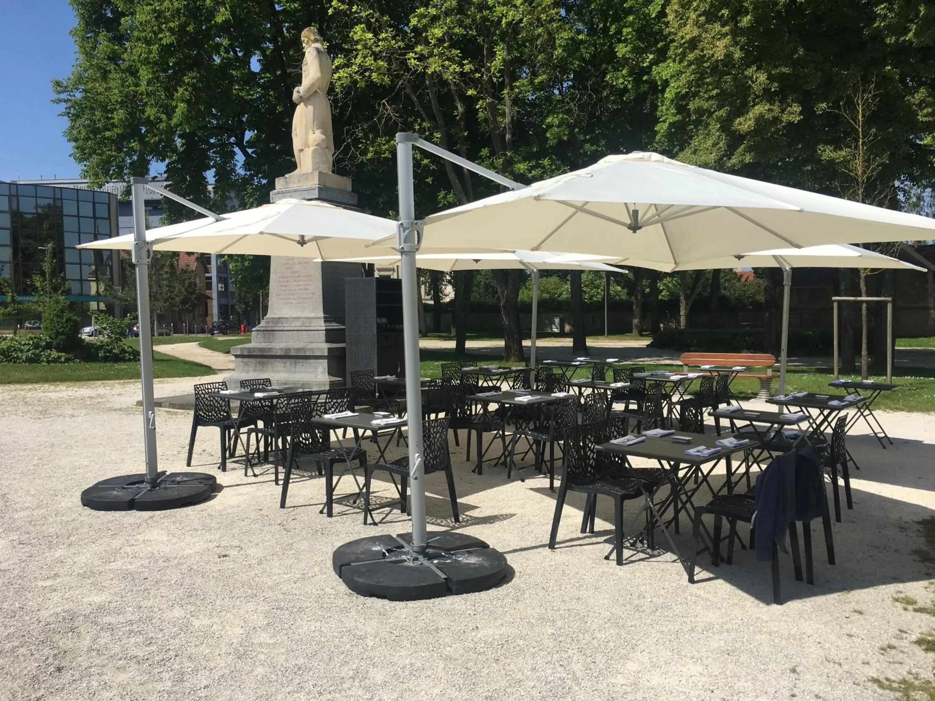Patio, Restaurant/Places to Eat in Hôtel Restaurant Des Remparts